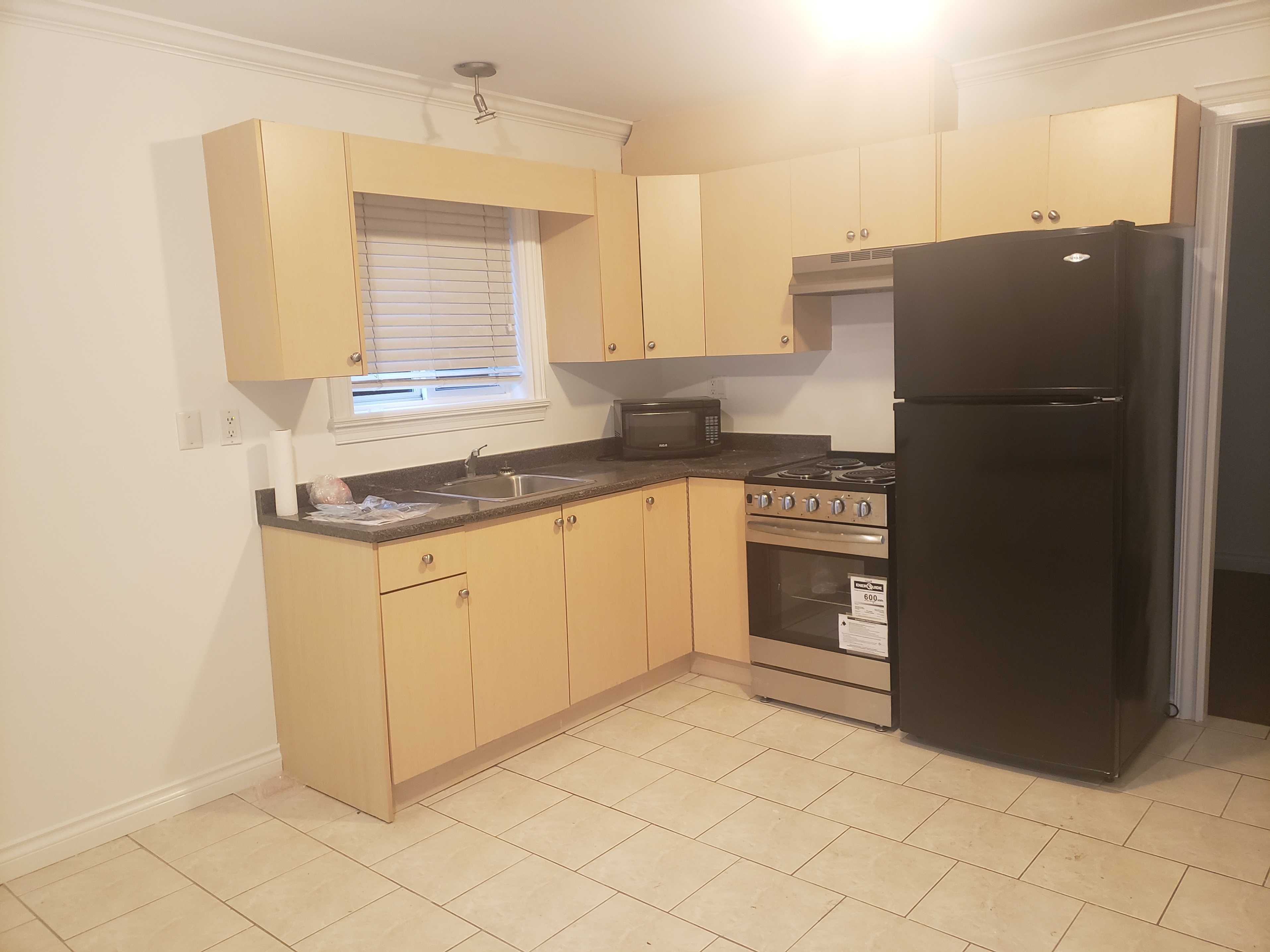 1 Bed / 1 Bath Ground Level Suite - Excellent Location!