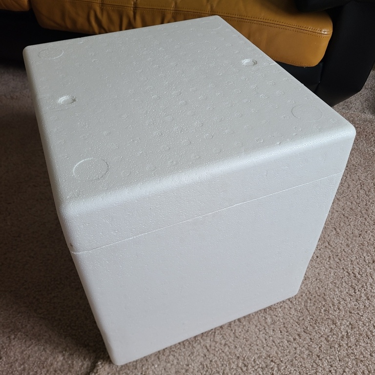 Generic polystyrene (EPS) cooler with cardboard box - photo 4