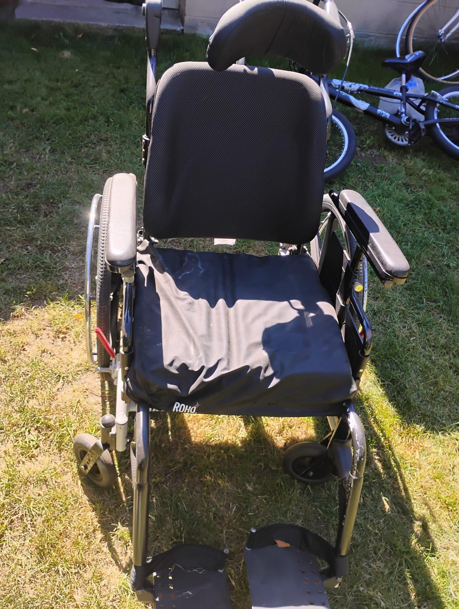 Invacare Matrx Wheelchair w/Attachments/ROHO - photo 3