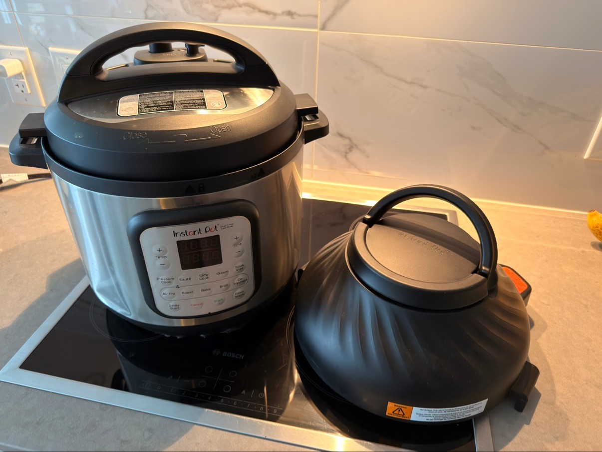 Instant Pot Duo Crisp 8Qt Air Fryer Lid (Like New) - photo 2