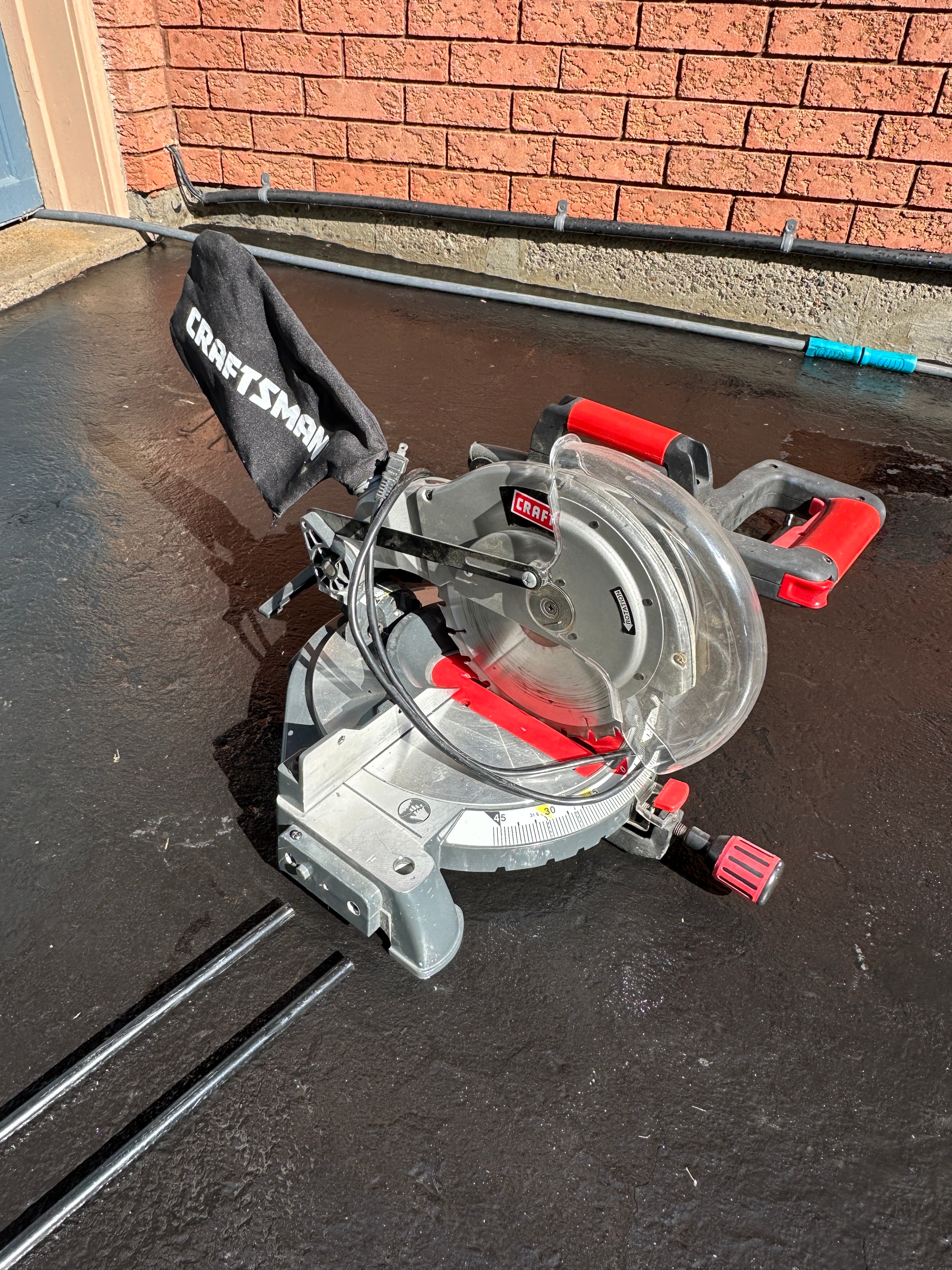 Craftsman 10-inch 15-Amp Folding Compound Miter Saw (CMXEMAR120) - photo 3