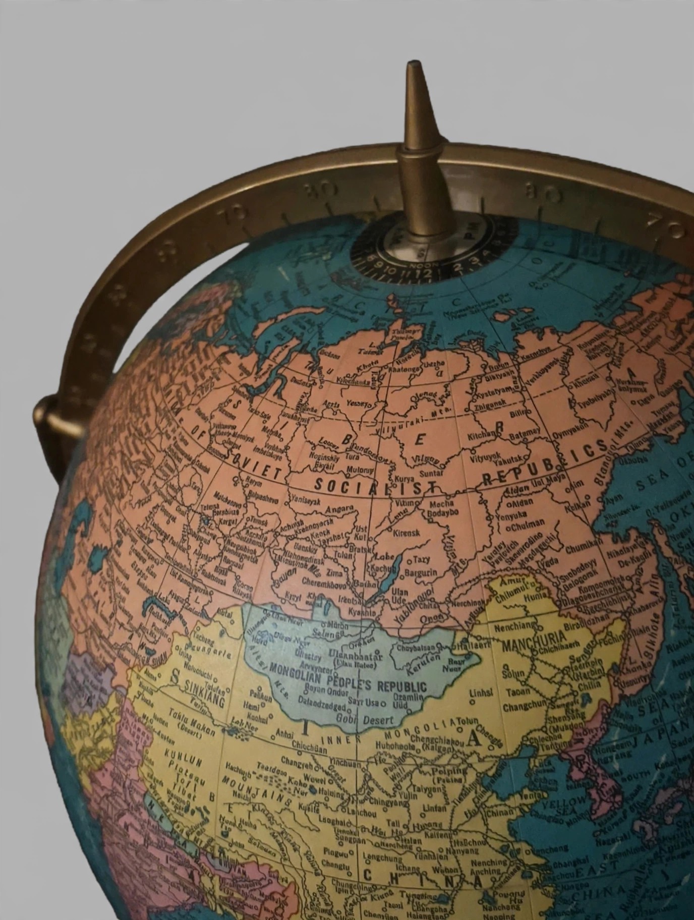 Cram's 12in Illuminated World Globe Plasti-Lite Gold Base - photo 3