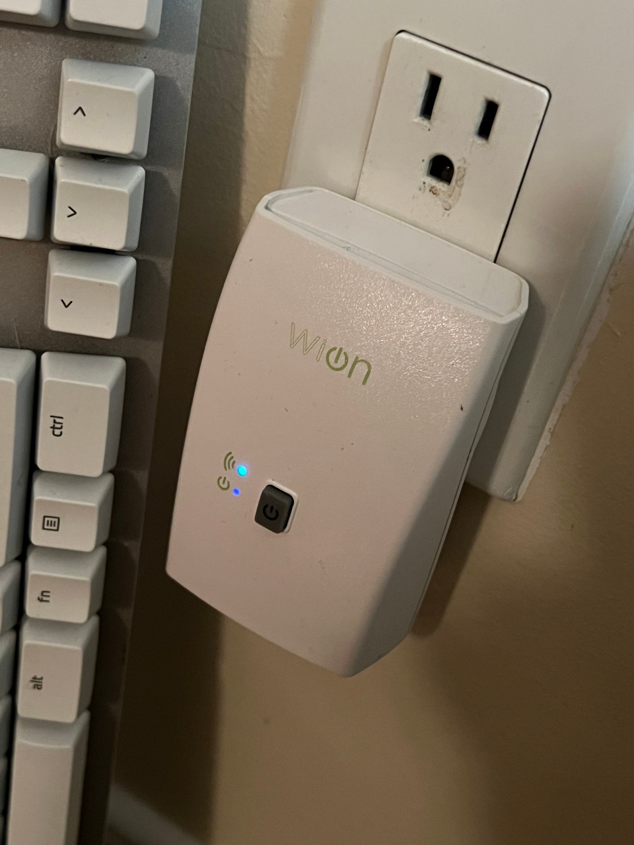 WiOn WiFi Smart Plug - Indoor Outlet Switch (50050) - photo 3