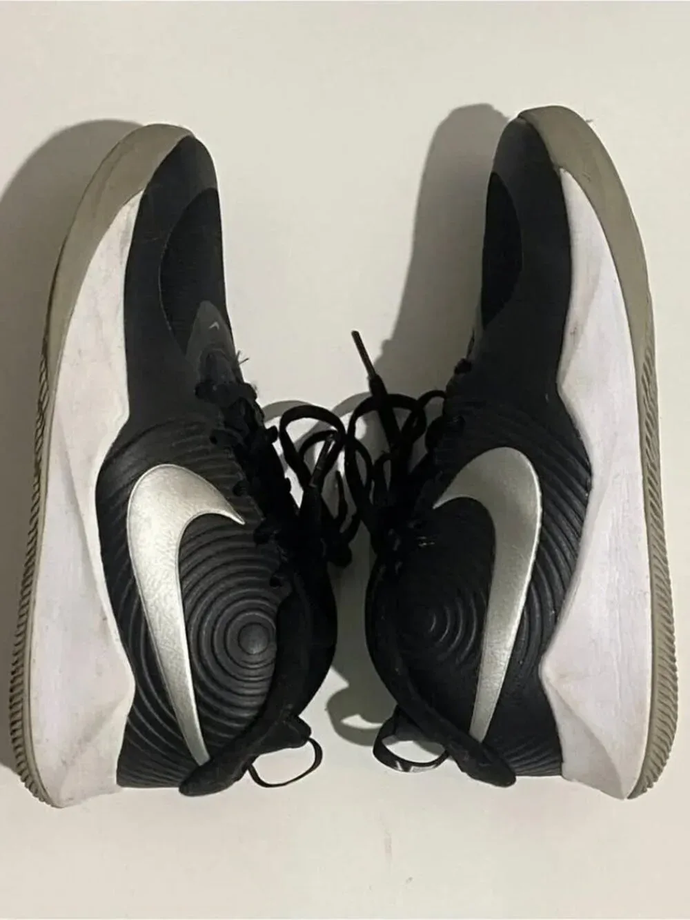 Nike Team Hustle Quick 2 GS Girls 6.5Y Black & Silver Sneakers - photo 5