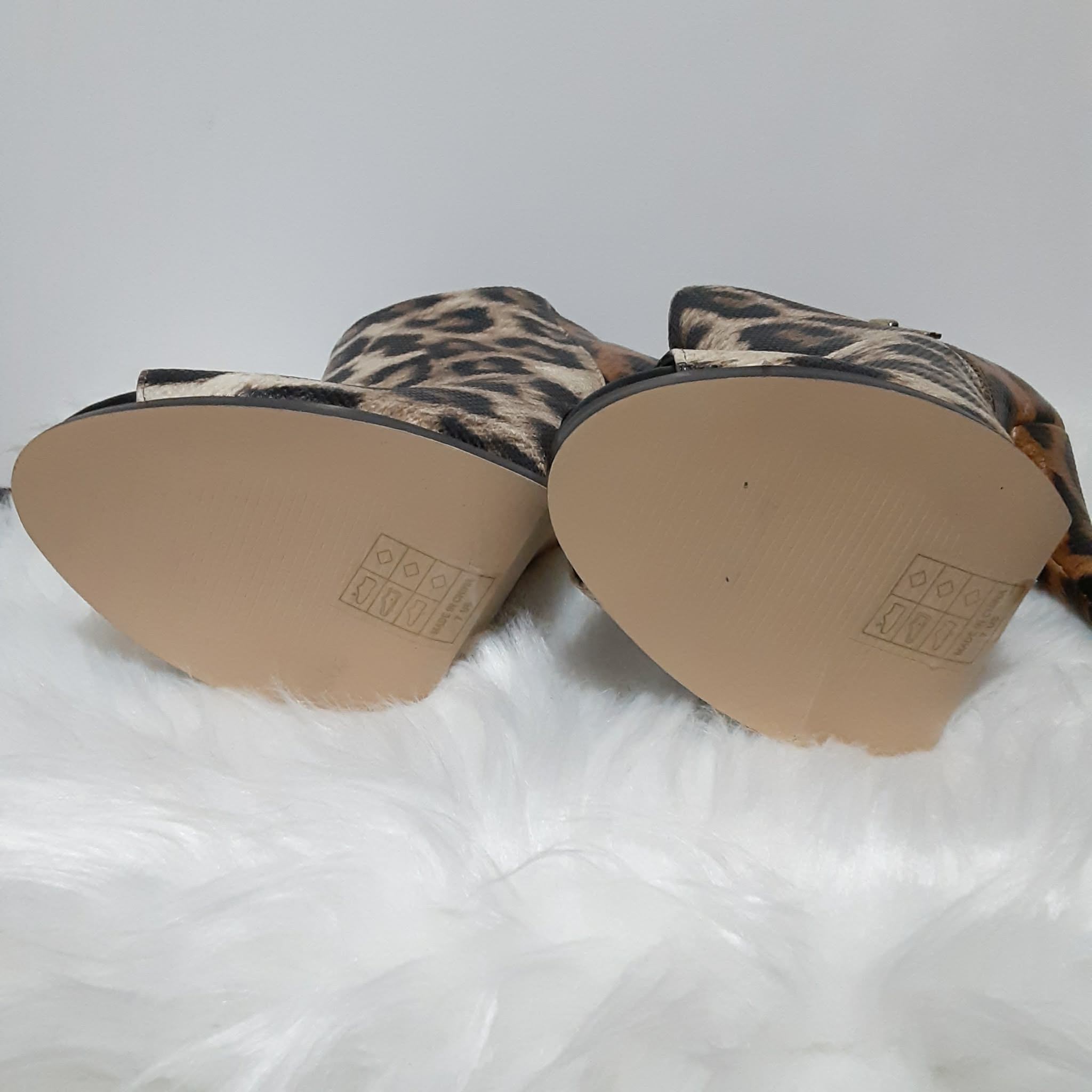 NWOT Leopard Peep Toe Side Zip Stiletto Heels Ankle Boots - photo 4