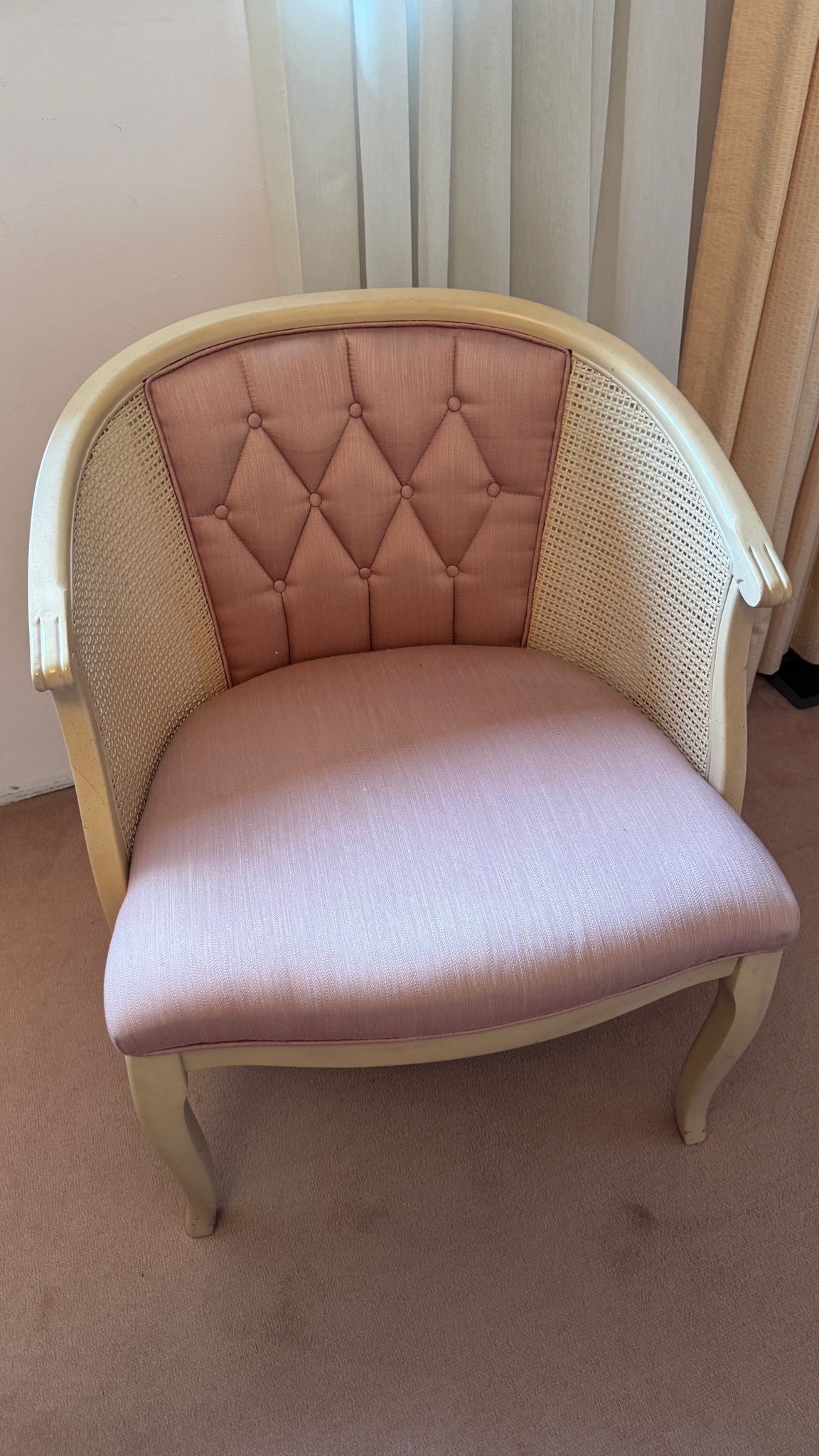 Vintage Pink & White Upholstered Wicker Chair – C$75
