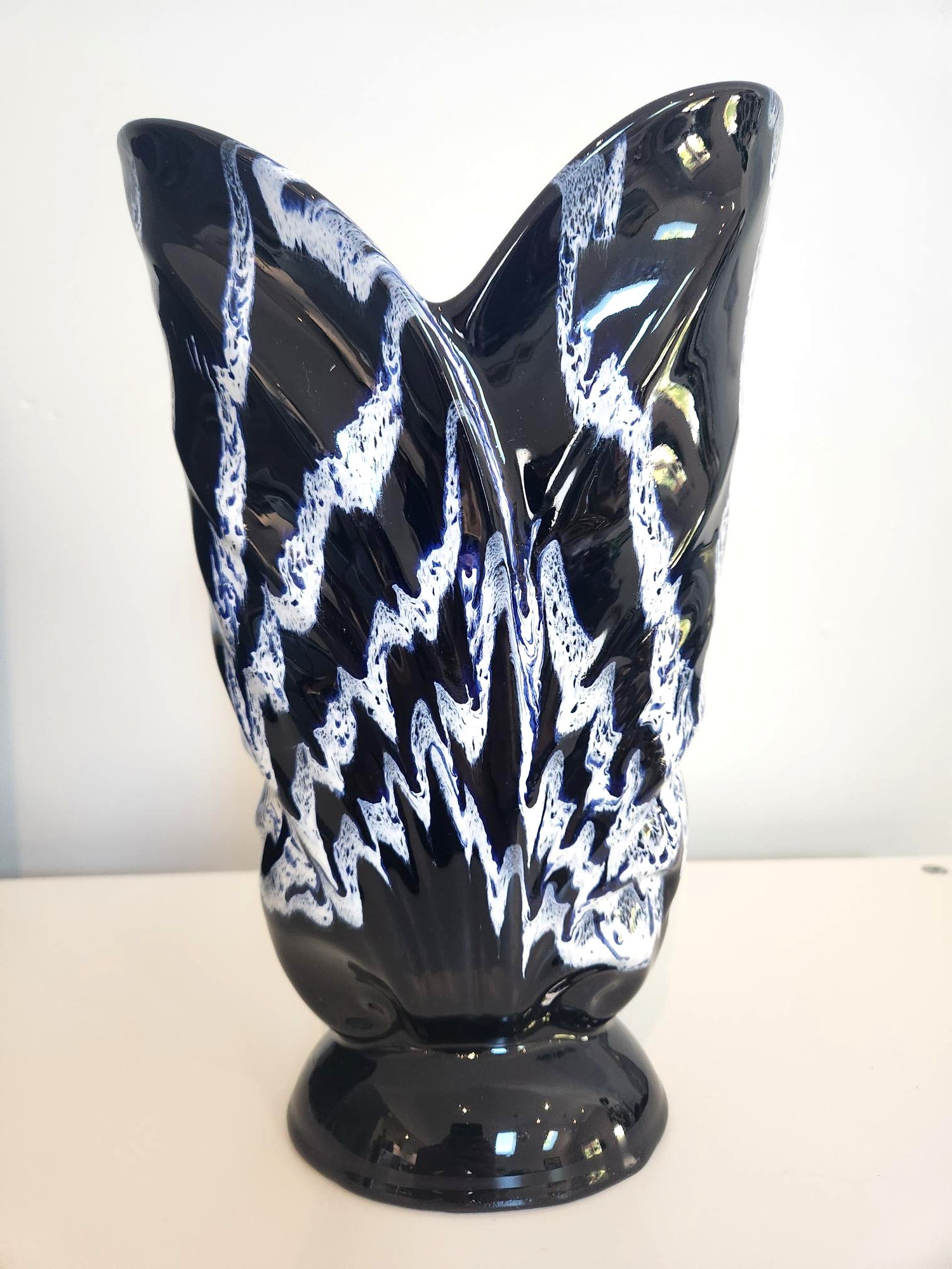Vintage Blue Mountain Pottery Tulip Vase - Cobalt & White - photo 4