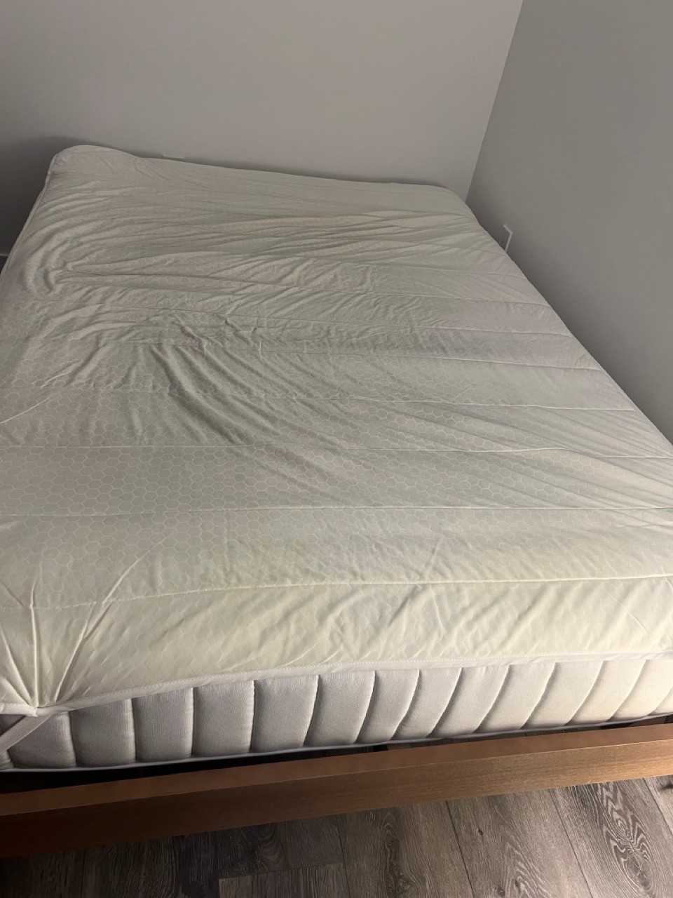Double bed and mattress with mattress protector - photo 3