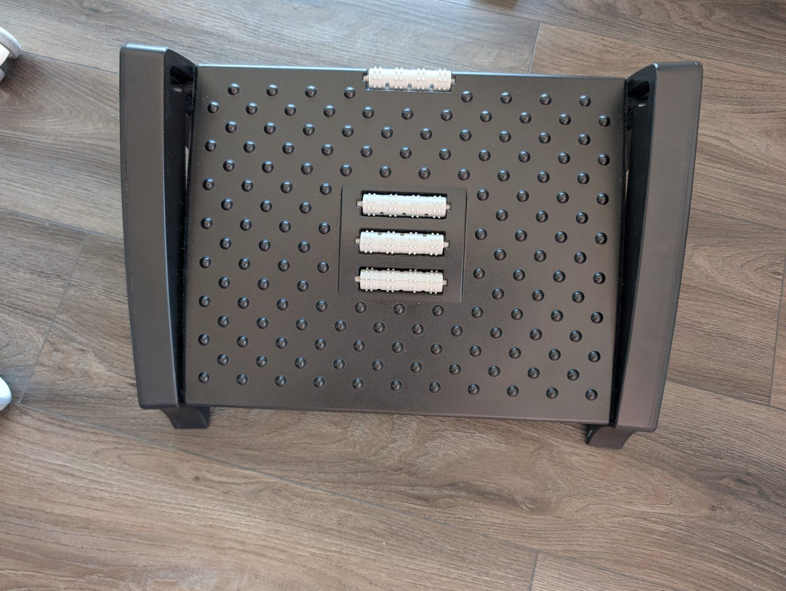 Adjustable Under-Desk Footrest – Black