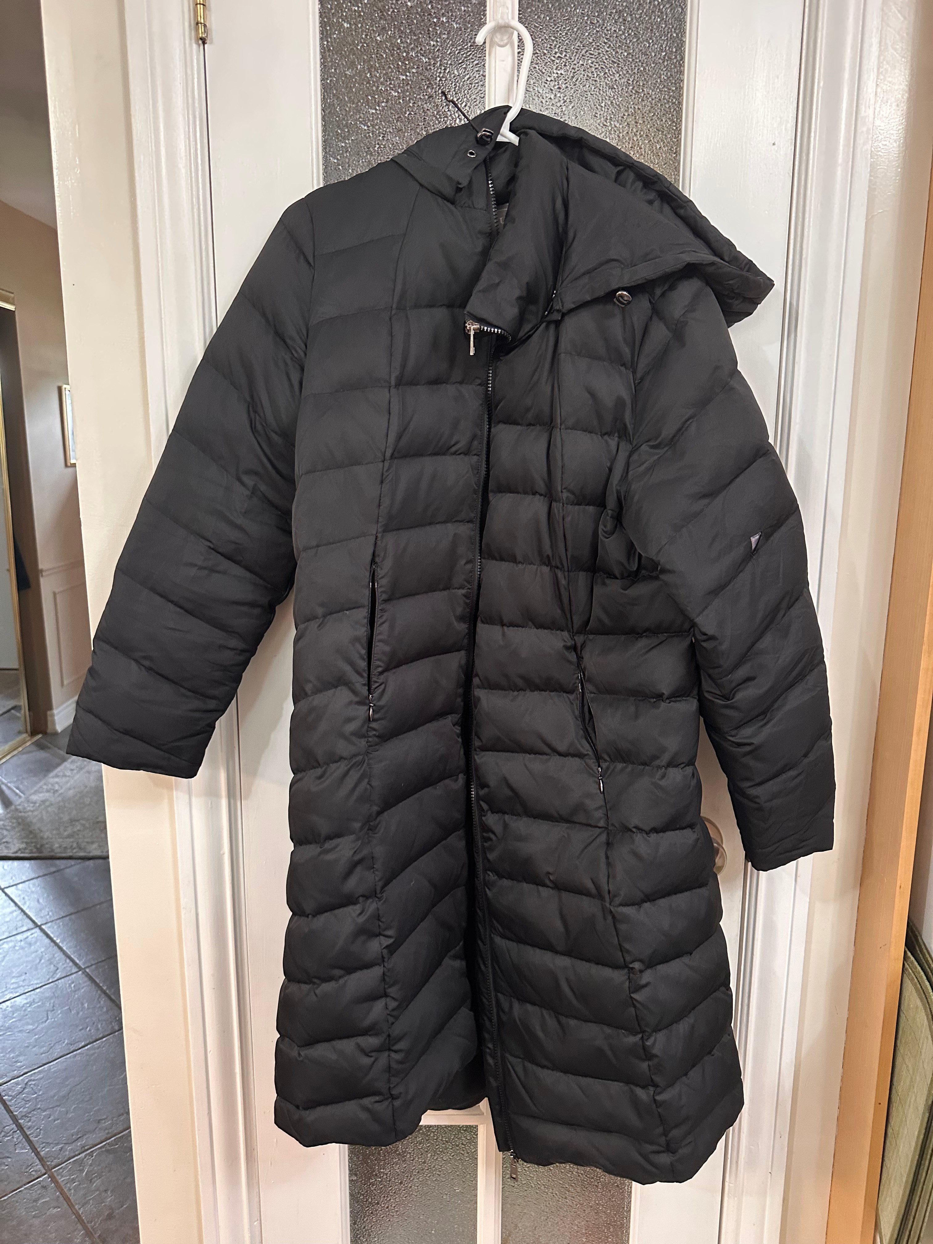 Women’s Black Down Hooded Winter Parka