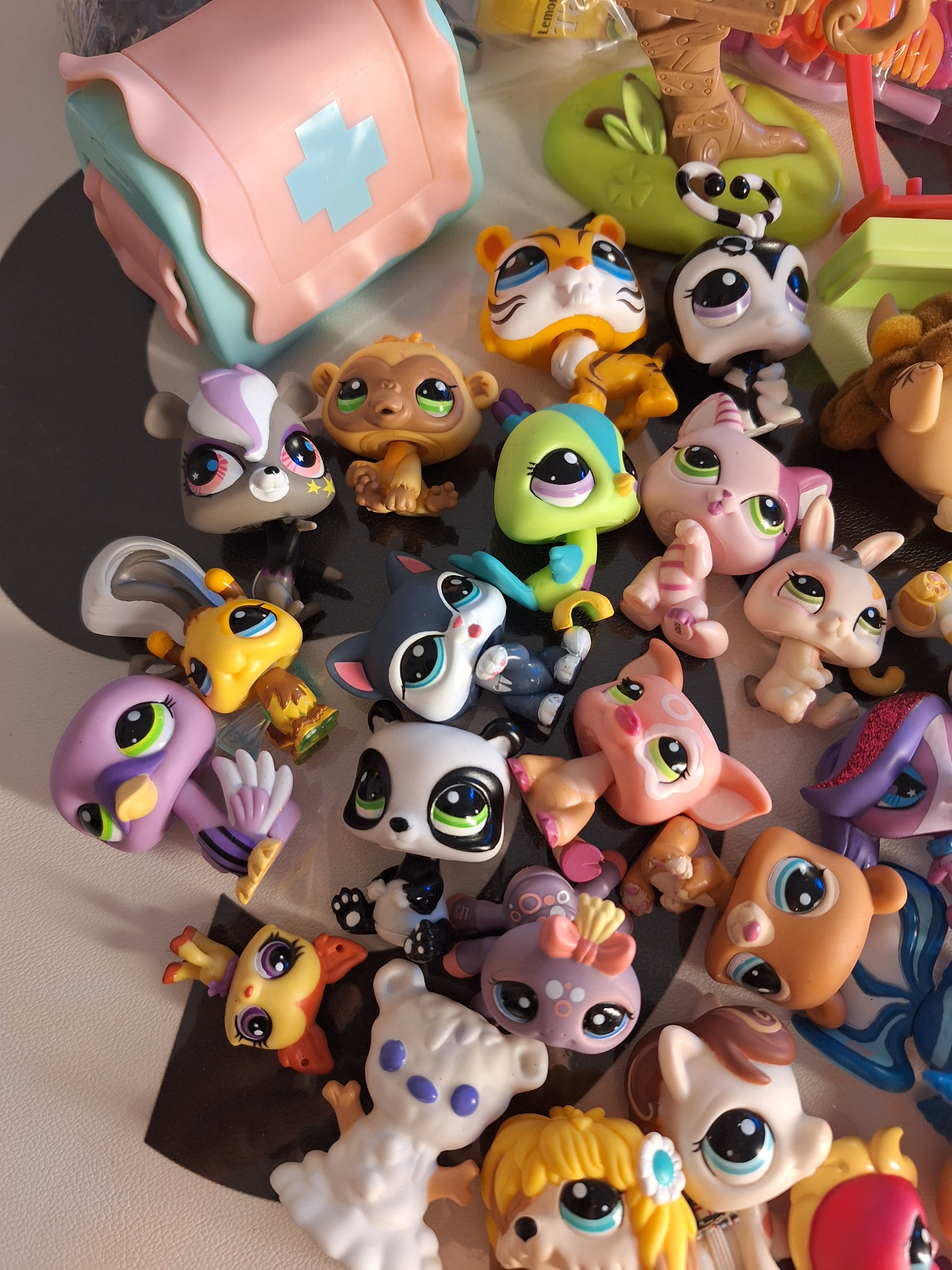Littlest Pet Shop figures - photo 2