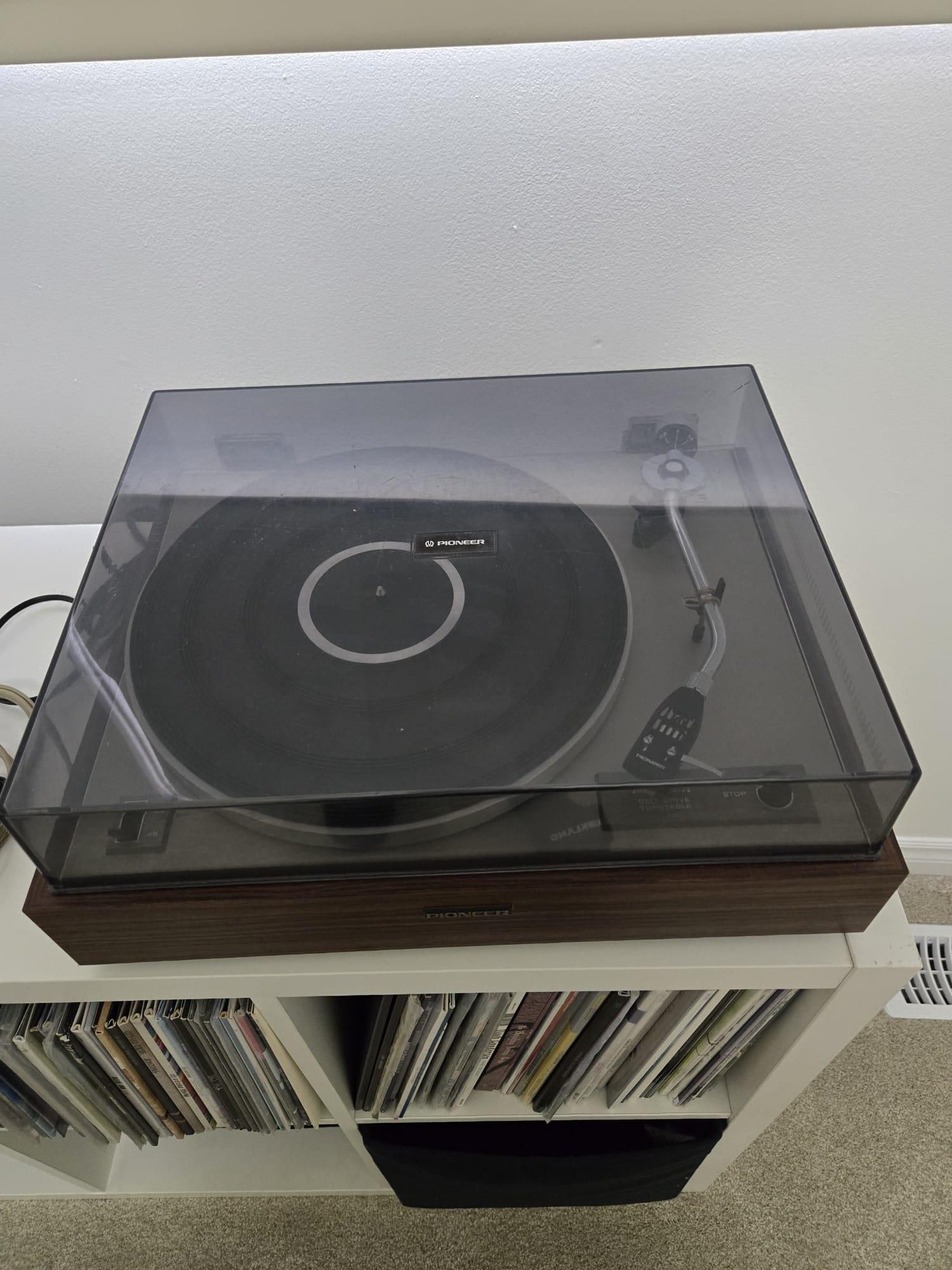 Vintage Pioneer ES-2000 Stereo Turntable