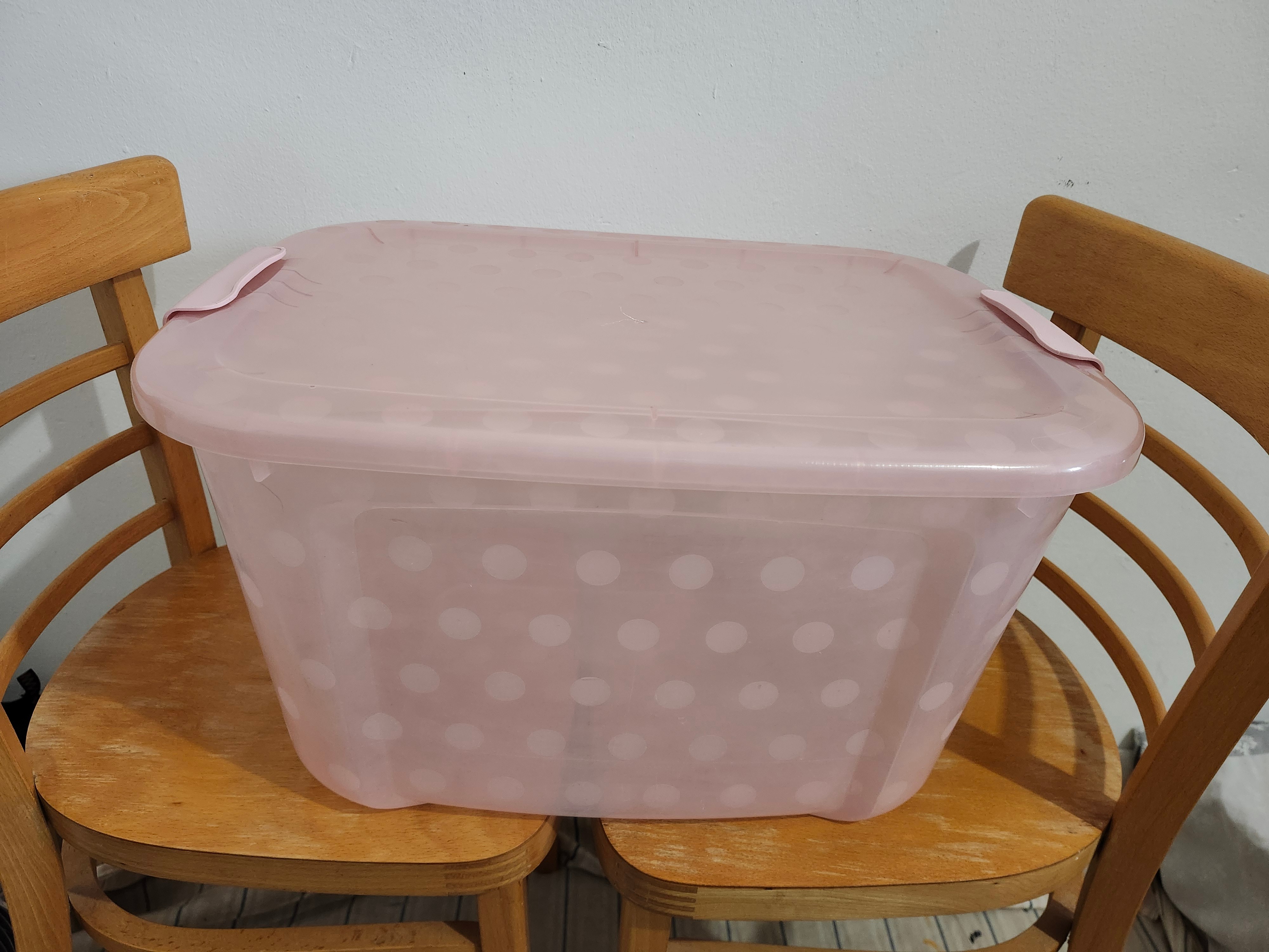 Container Bella Storage 40qt Polka Dots Pink 21” x 16” x 12”