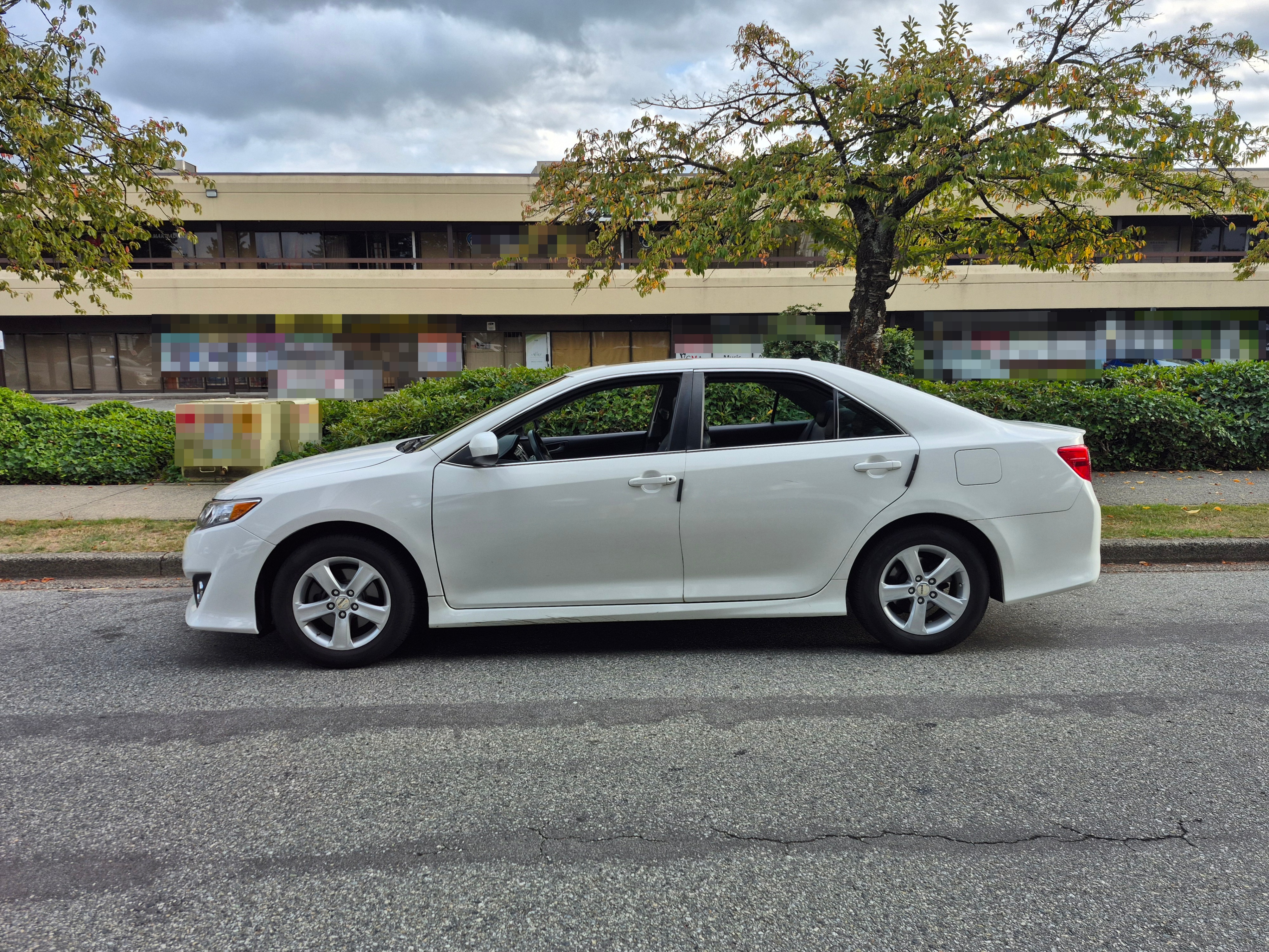 2014 Toyota Camry SE 4-Cyl - Clean Title - Winter Tires & Rims - photo 5