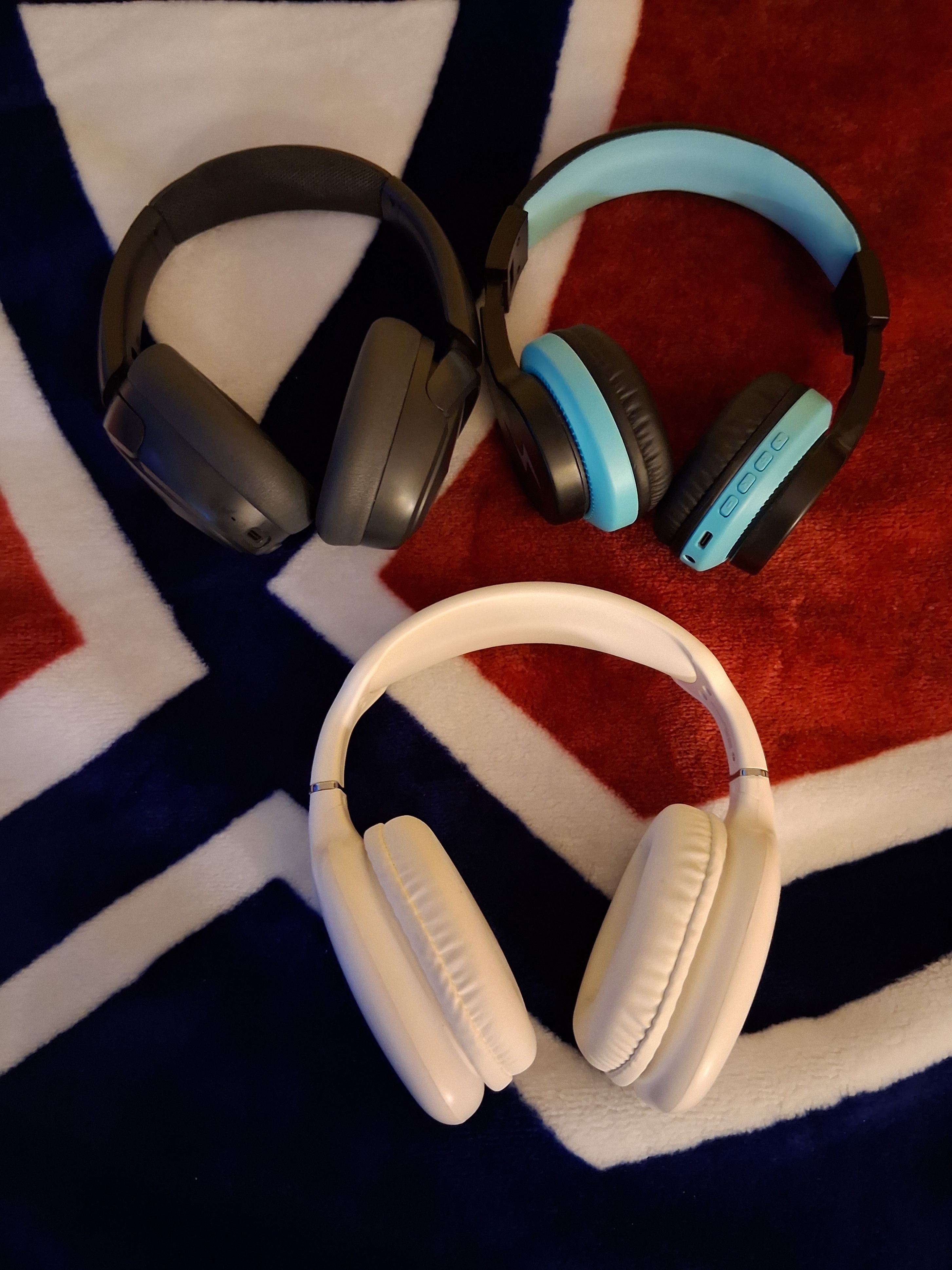 BLUE TOOTH WIRELESS HEADPHONES