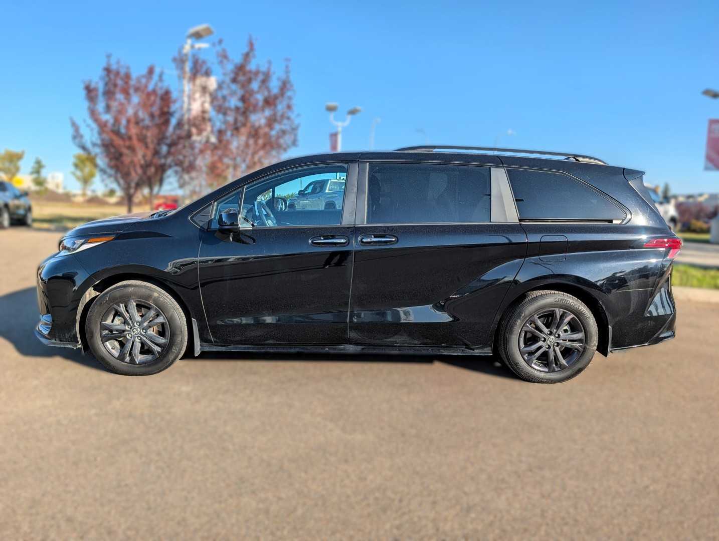 2025 Toyota Sienna - photo 3