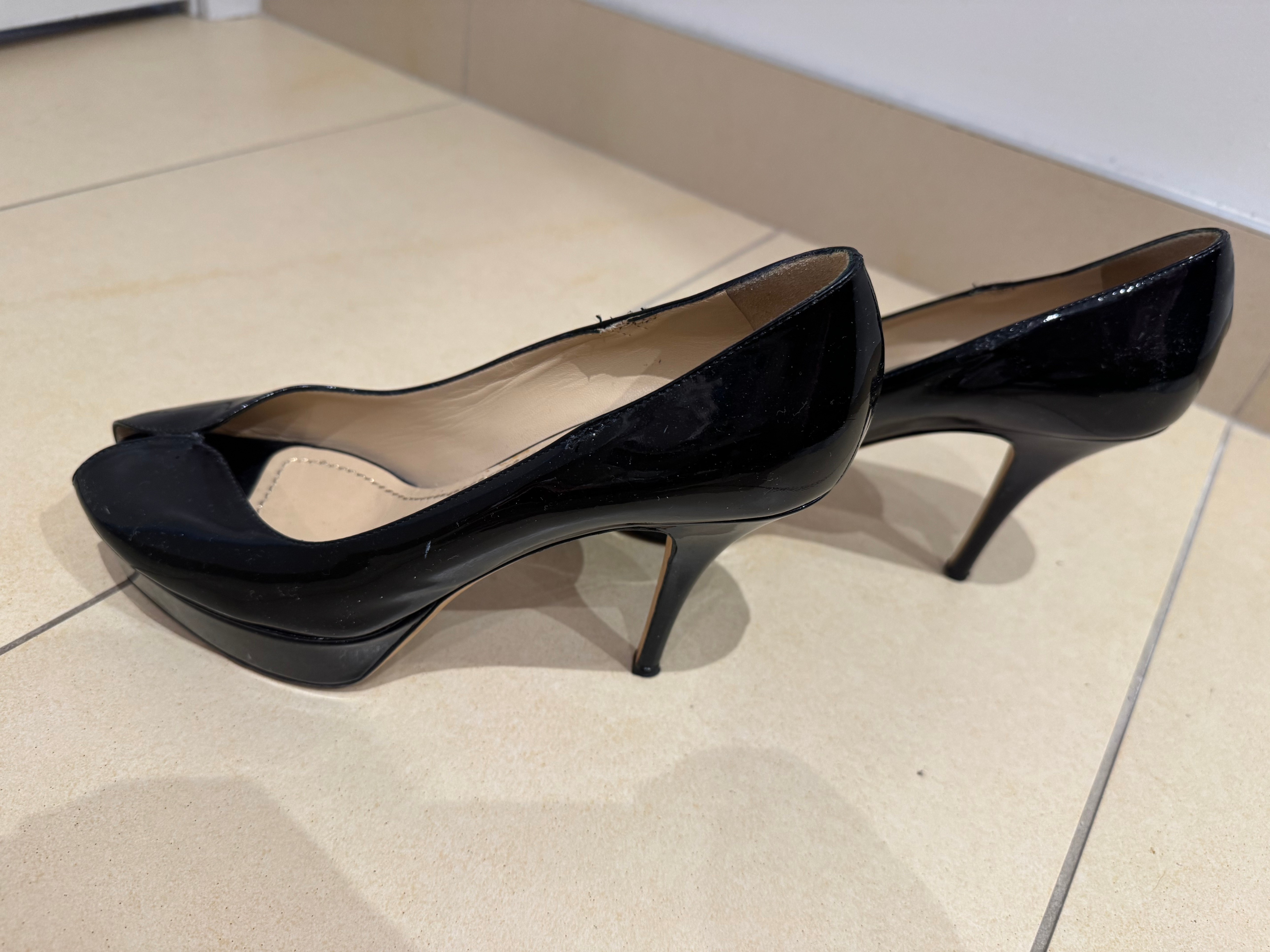 Authentic Yves Saint Laurent Black Patent Heels - photo 5