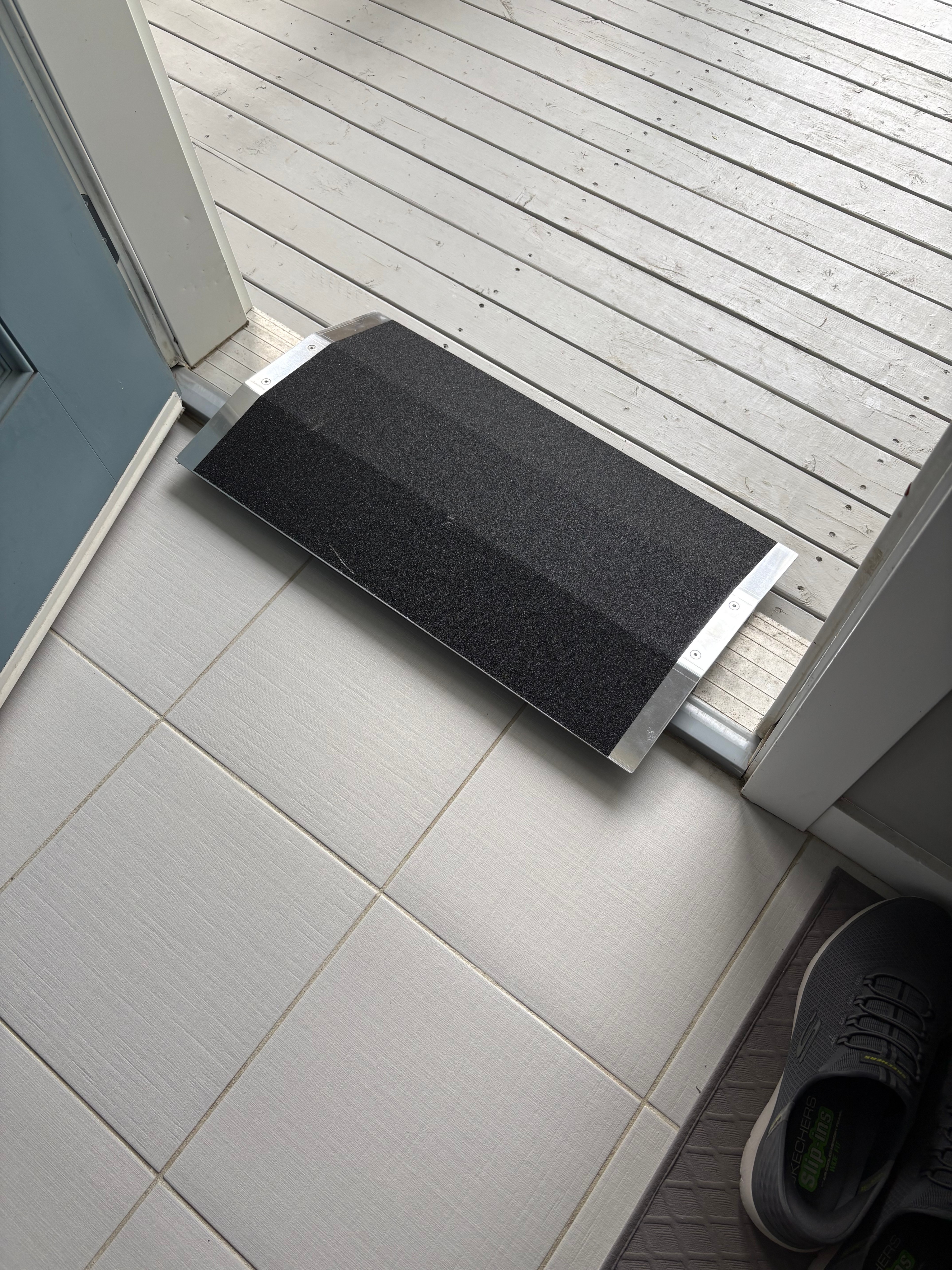 Universal Non-Skid Aluminum Ramp - photo 2