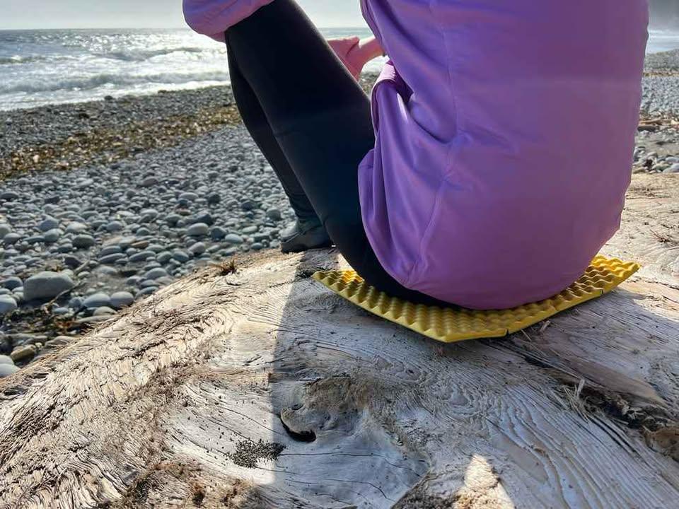 Reflective Sitting Pads for Hiking - photo 3