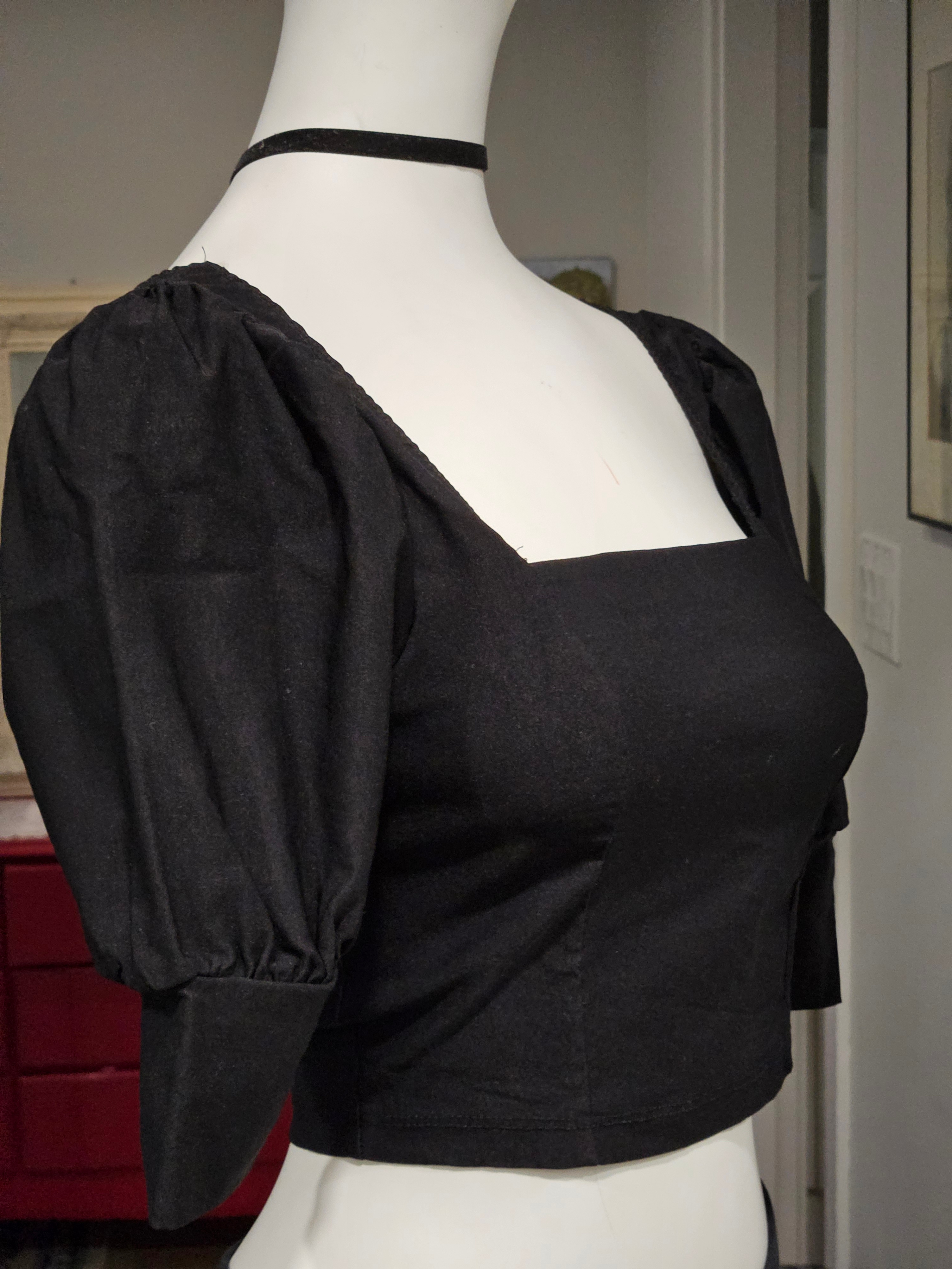 black puff sleeved crop blouse - photo 4