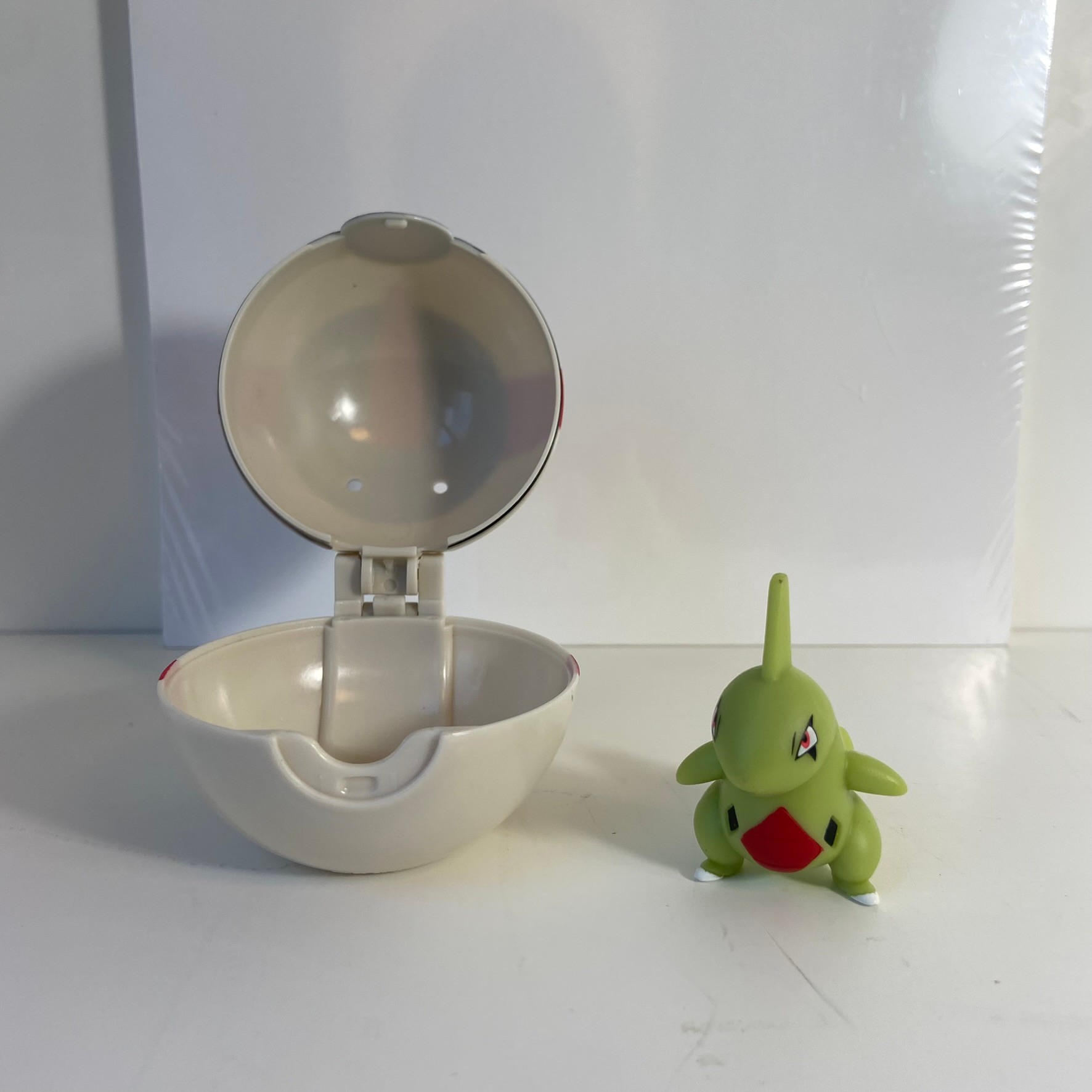 Clip 'N' Go: Wave 3 - Larvitar figure and a Timer Ball accessory - photo 4