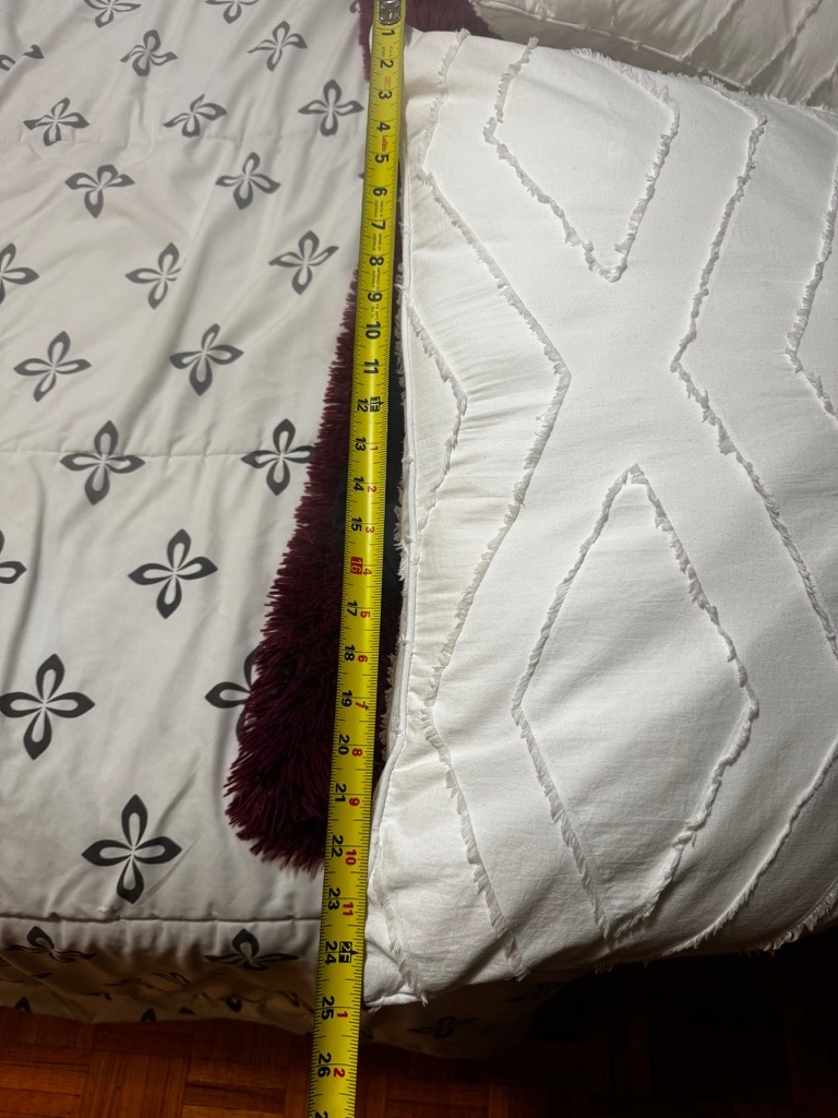 2 Large 25" decorative pillows - White - photo 2