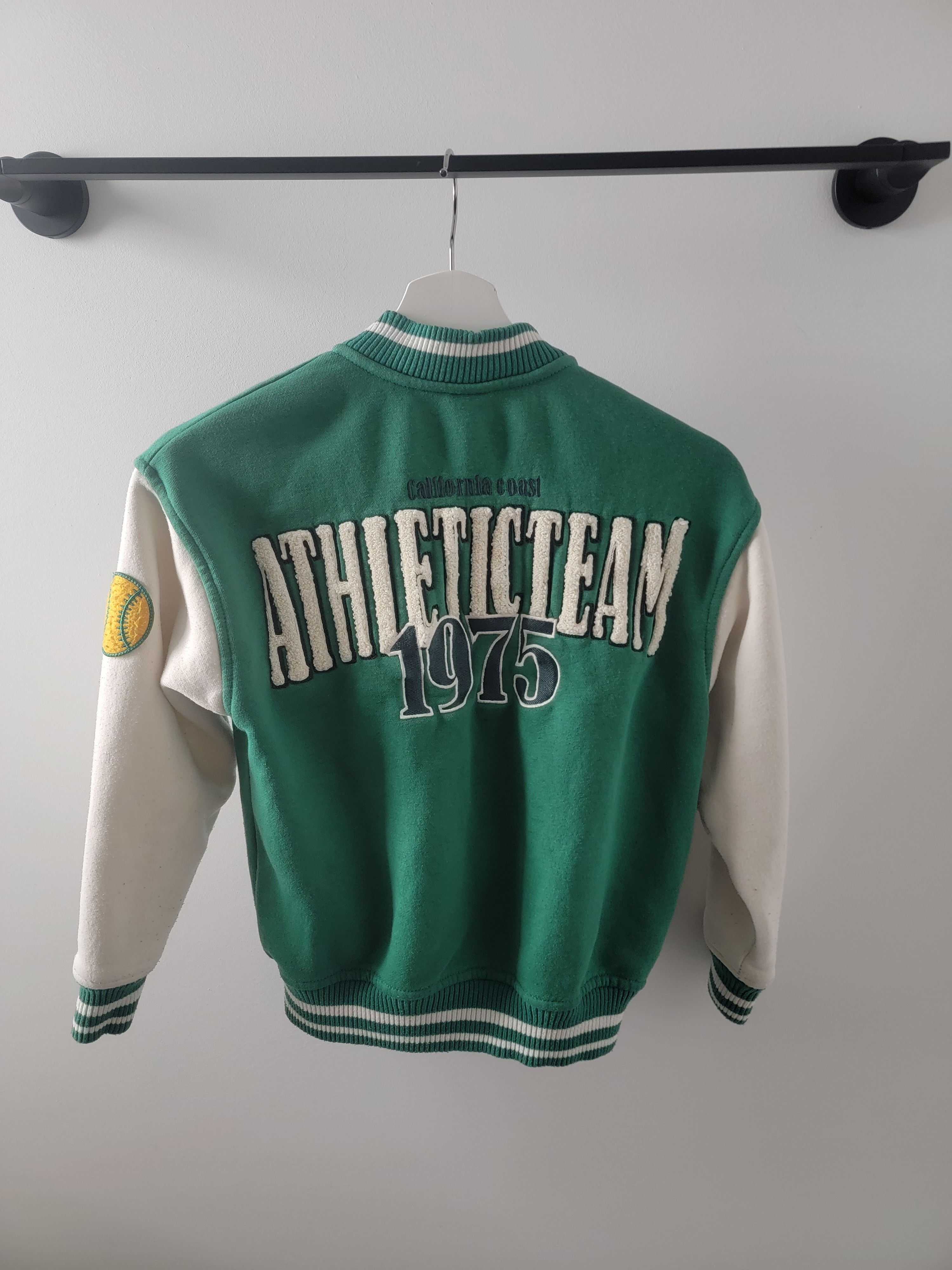 Kids age 8-9 bomber sweater jacket in very good condition - photo 3
