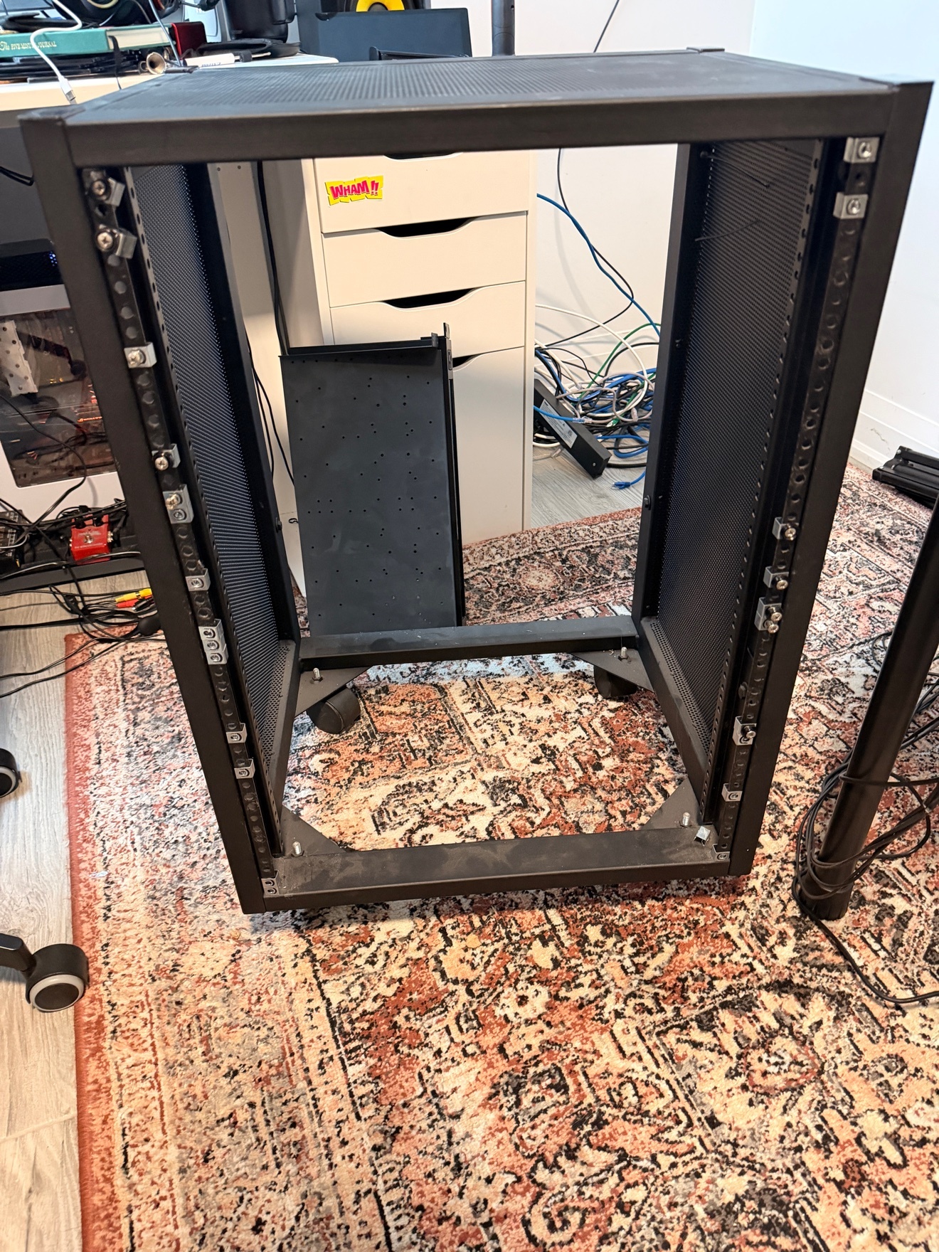 Vented Server Rack - 18U - photo 3