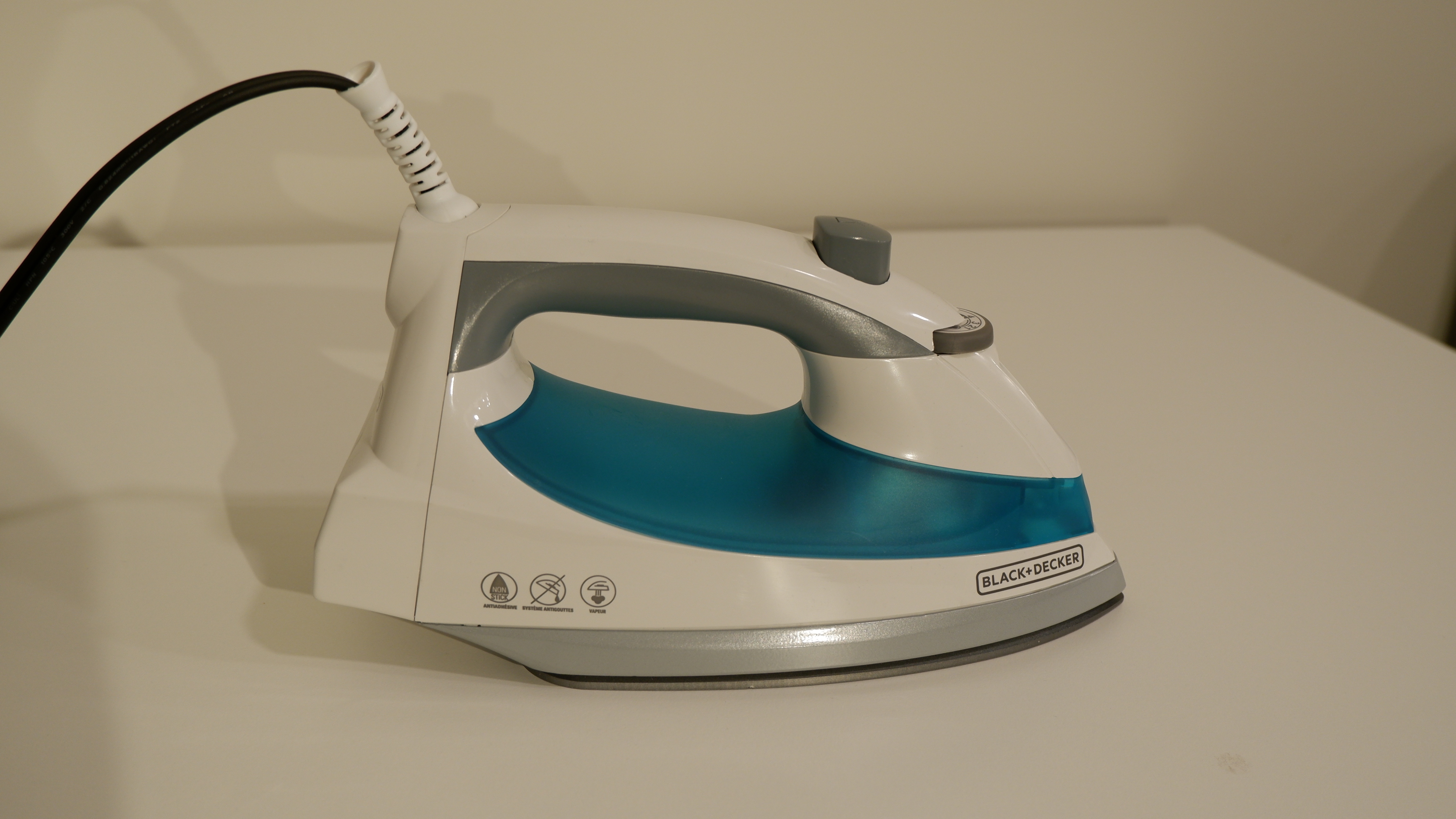 Ironing Board & BLACK+DECKER Steam Iron Set - photo 3