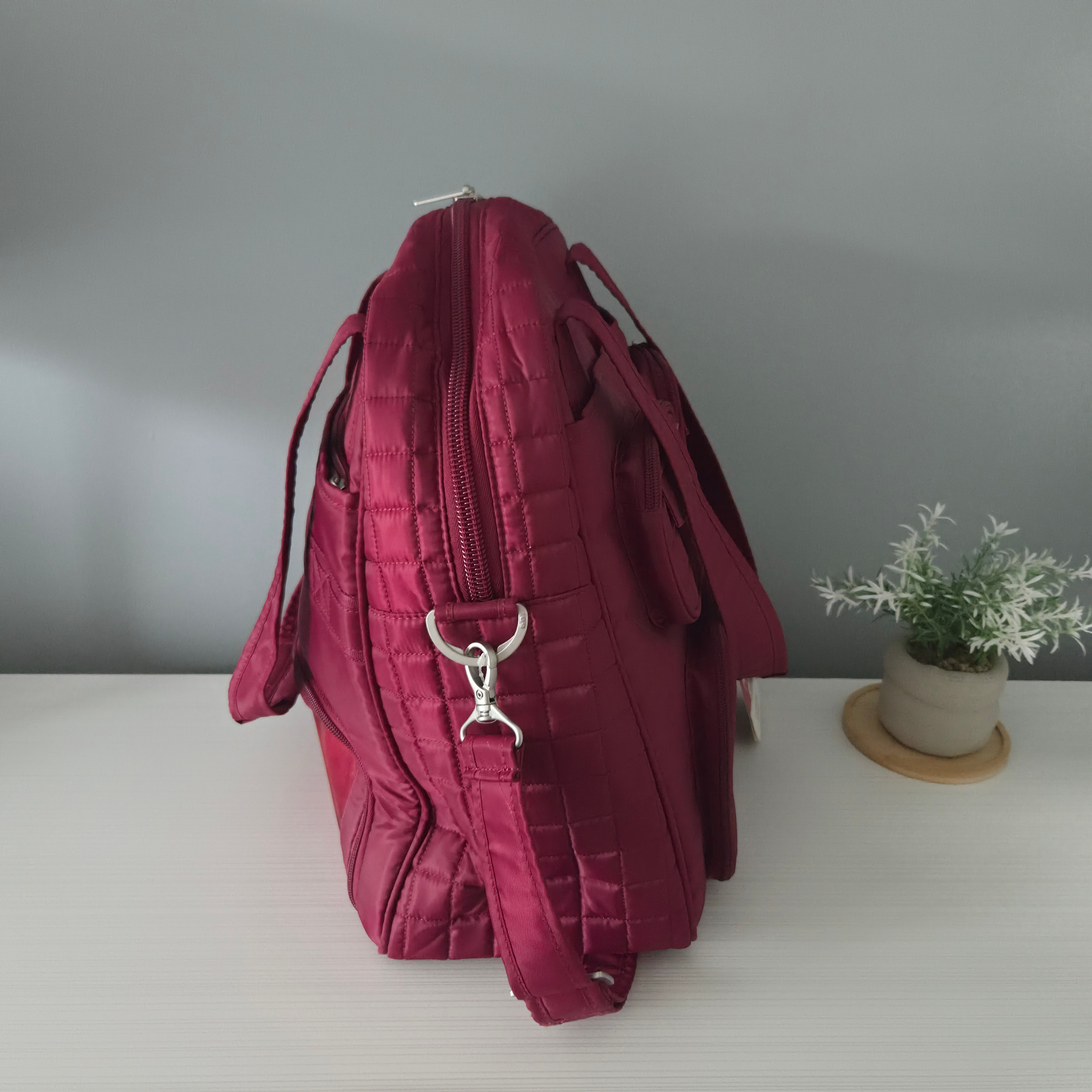 LUG Large Puddle Jumper Gym Bag - Like New! ✨ - photo 4