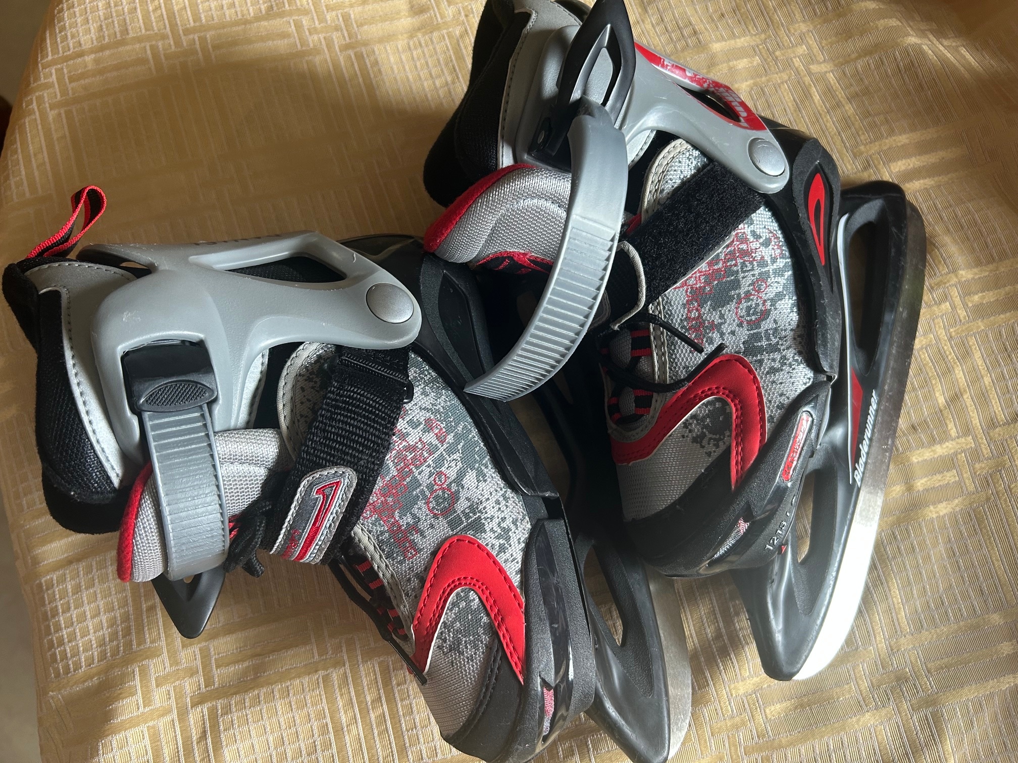 Bladerunner Extendable Ice Skates - photo 2