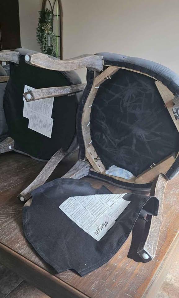 Set of 4 Chairs - Barely Used - photo 3