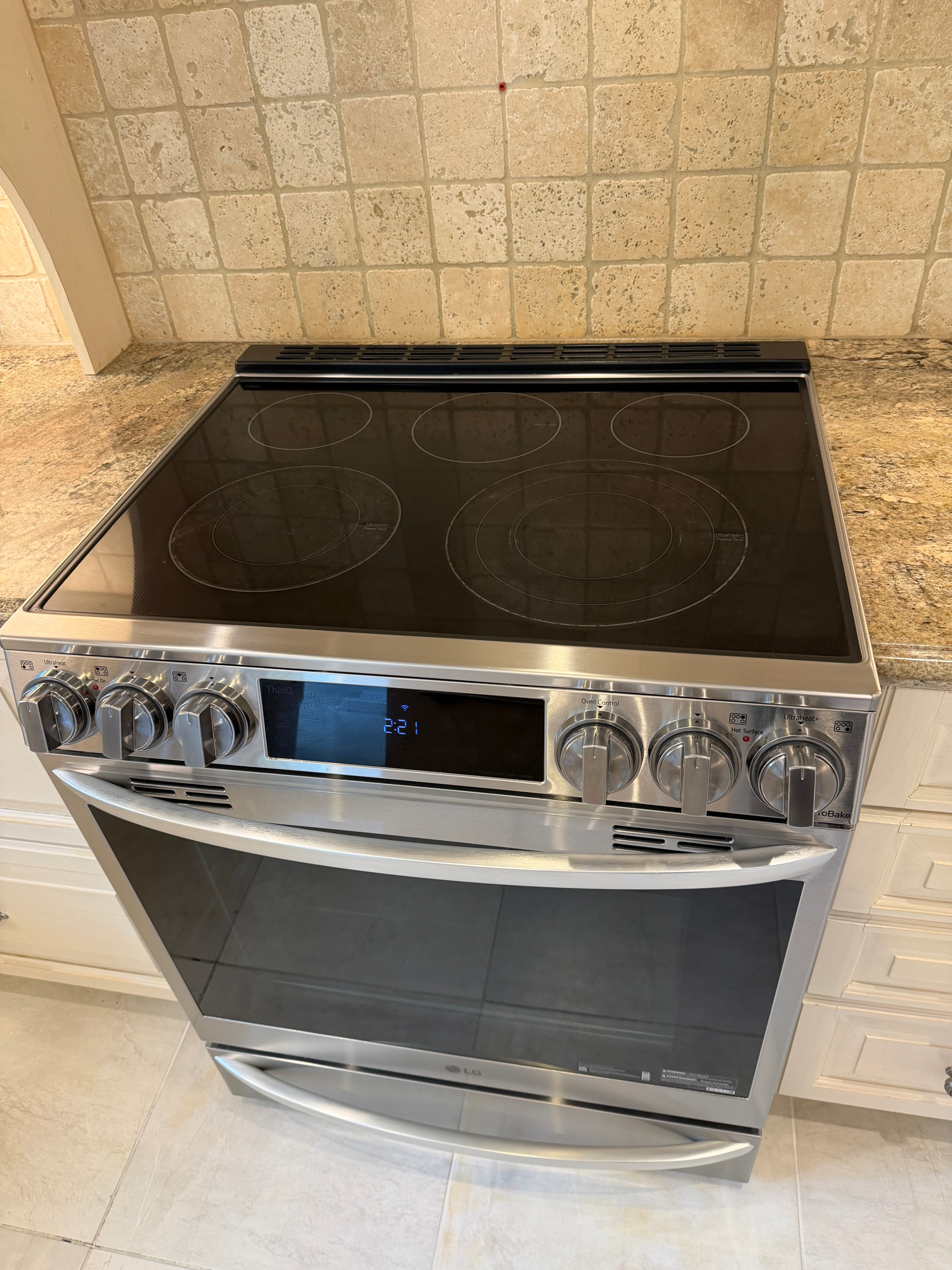 LG 30" Electric Range - photo 2
