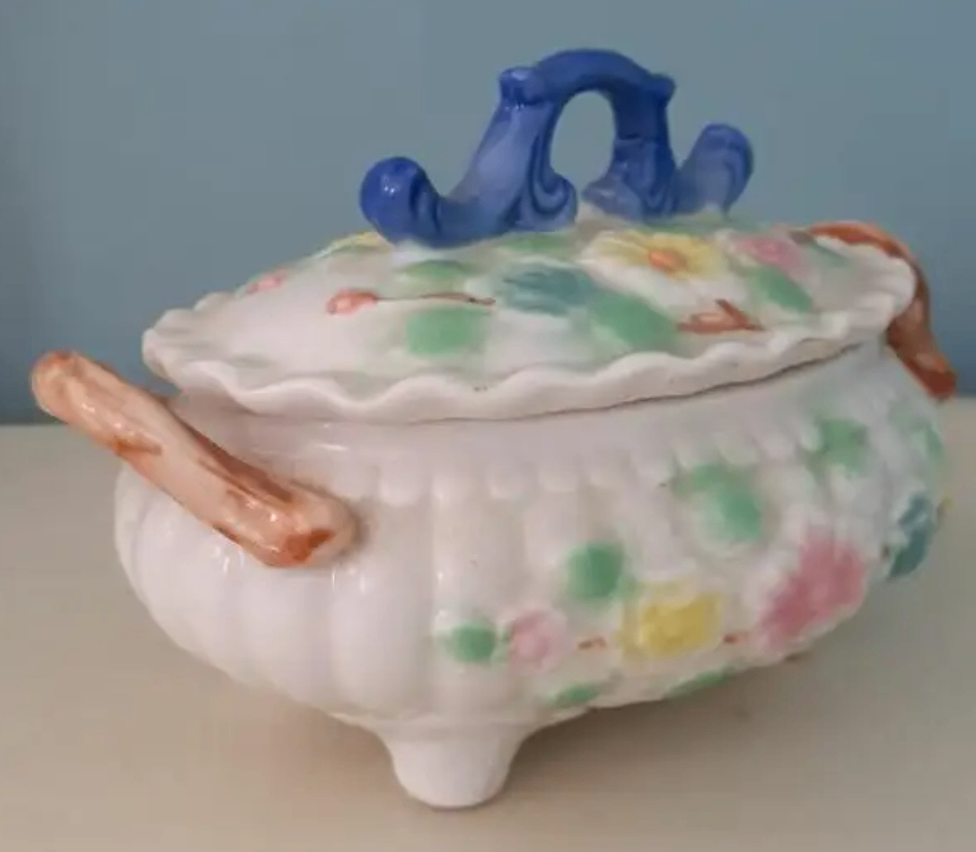 Vintage porcelain lidded hand painted floral trinket box - photo 2