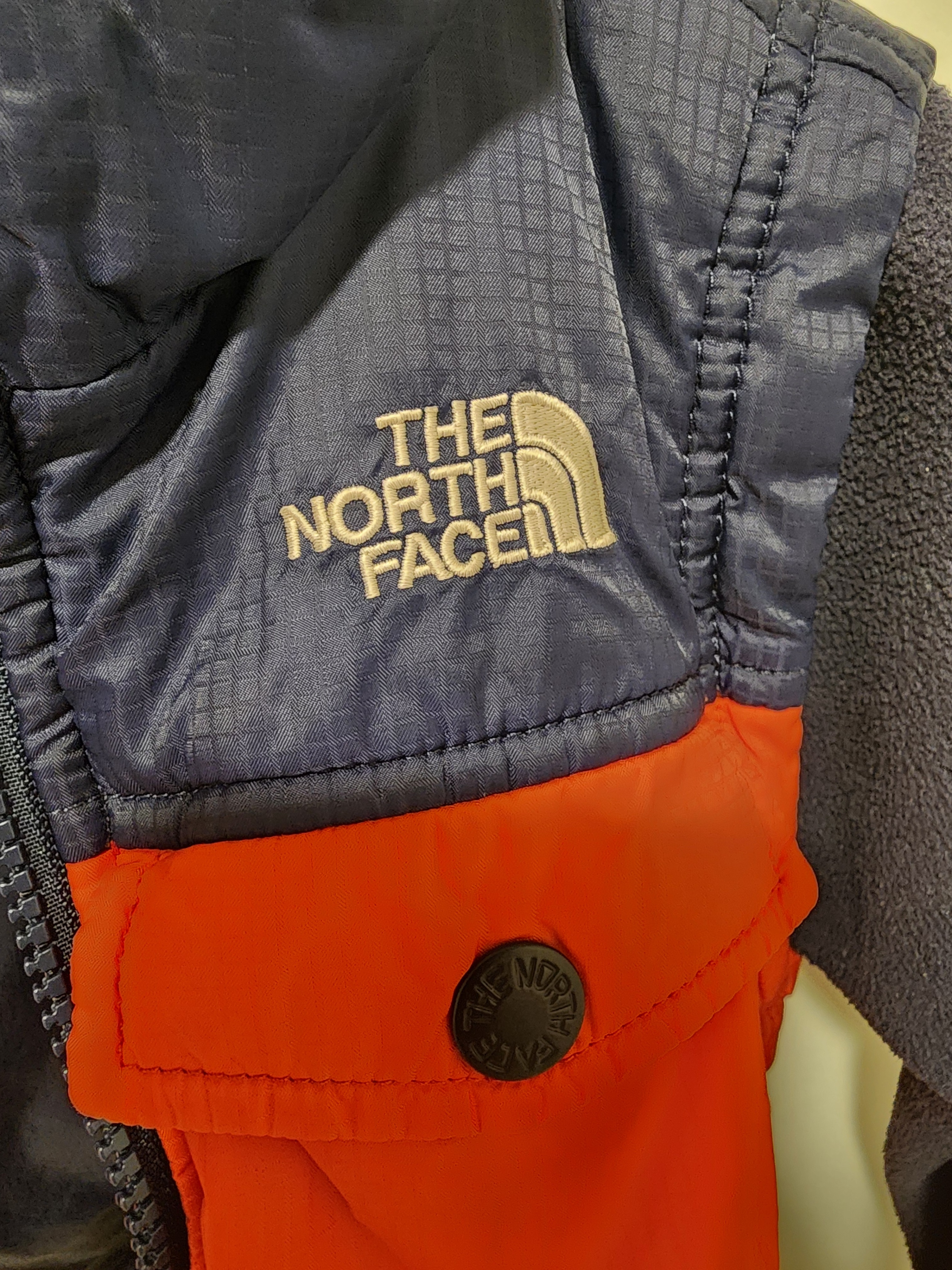 Boys size 6 XS The North Face sweater+Vest jacket - photo 3