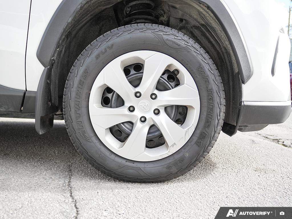 2024 Toyota RAV4 LE - photo 4