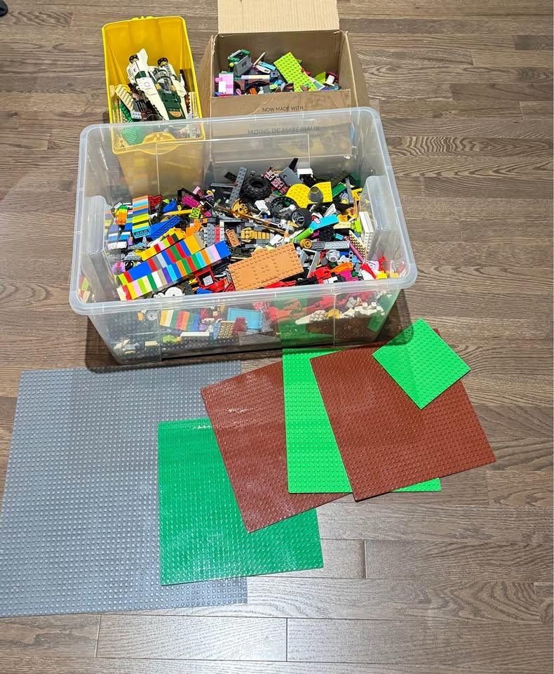 BIG Tub of Lego and Plates