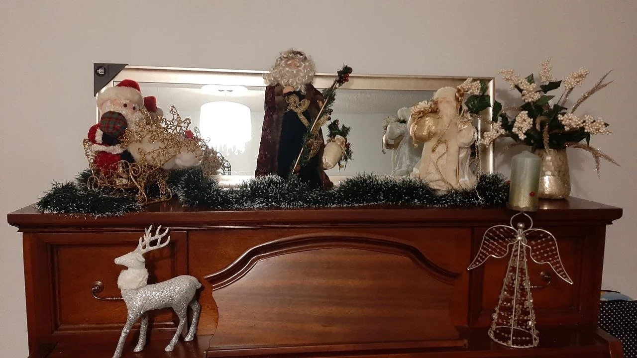 Decorative Christmas Santa Claus Figurine - photo 5