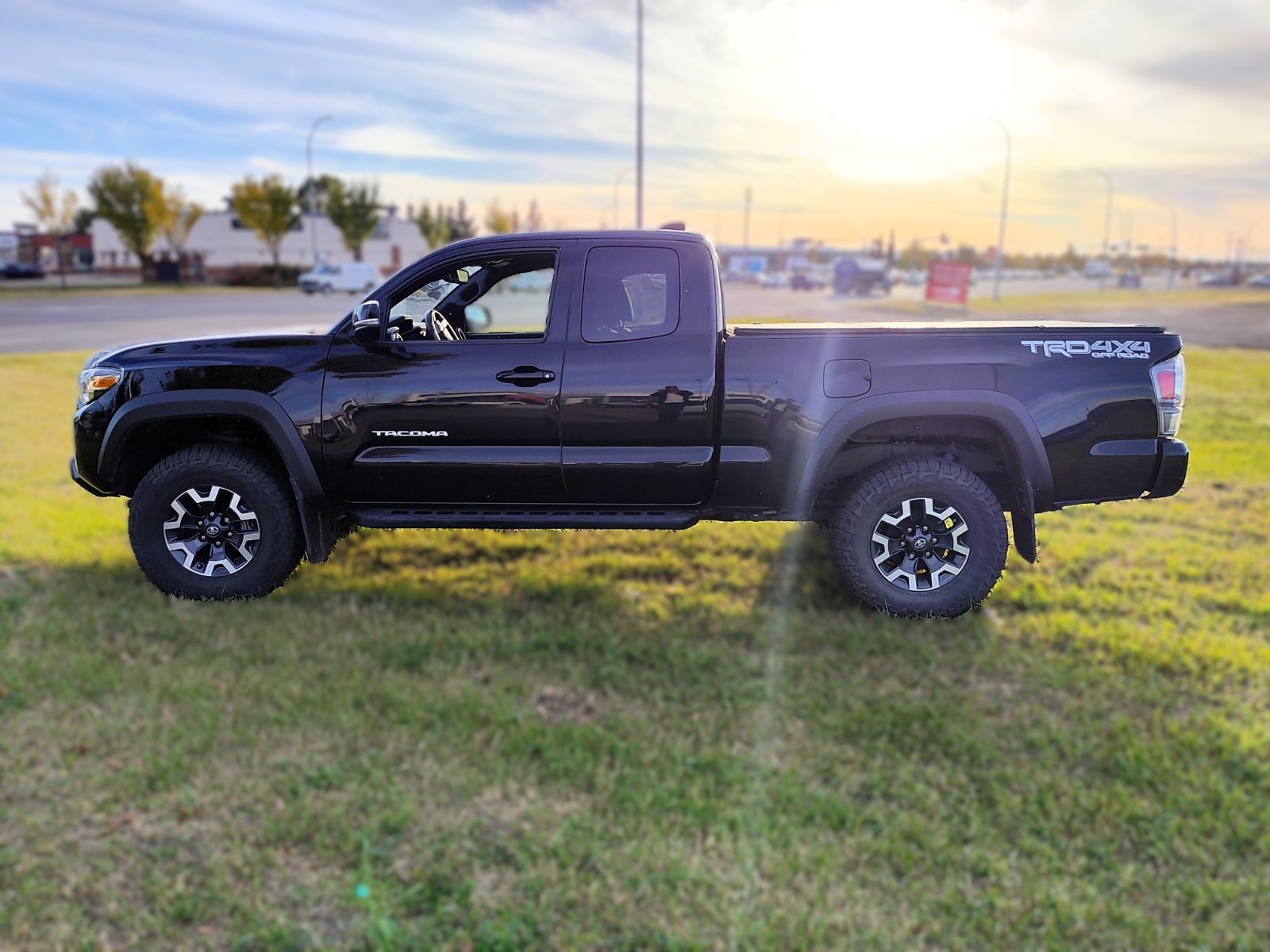 2023 Toyota Tacoma - photo 3