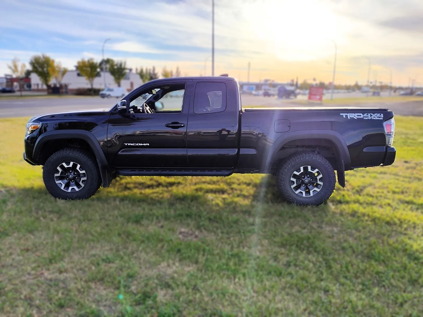 2023 Toyota Tacoma - photo 3