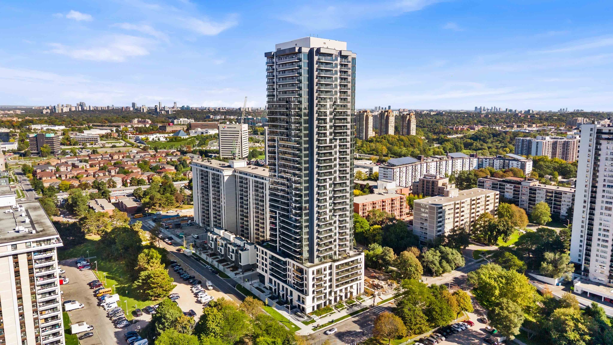 Brand NEW 36th Flr 1B+Den Metro Park Condo