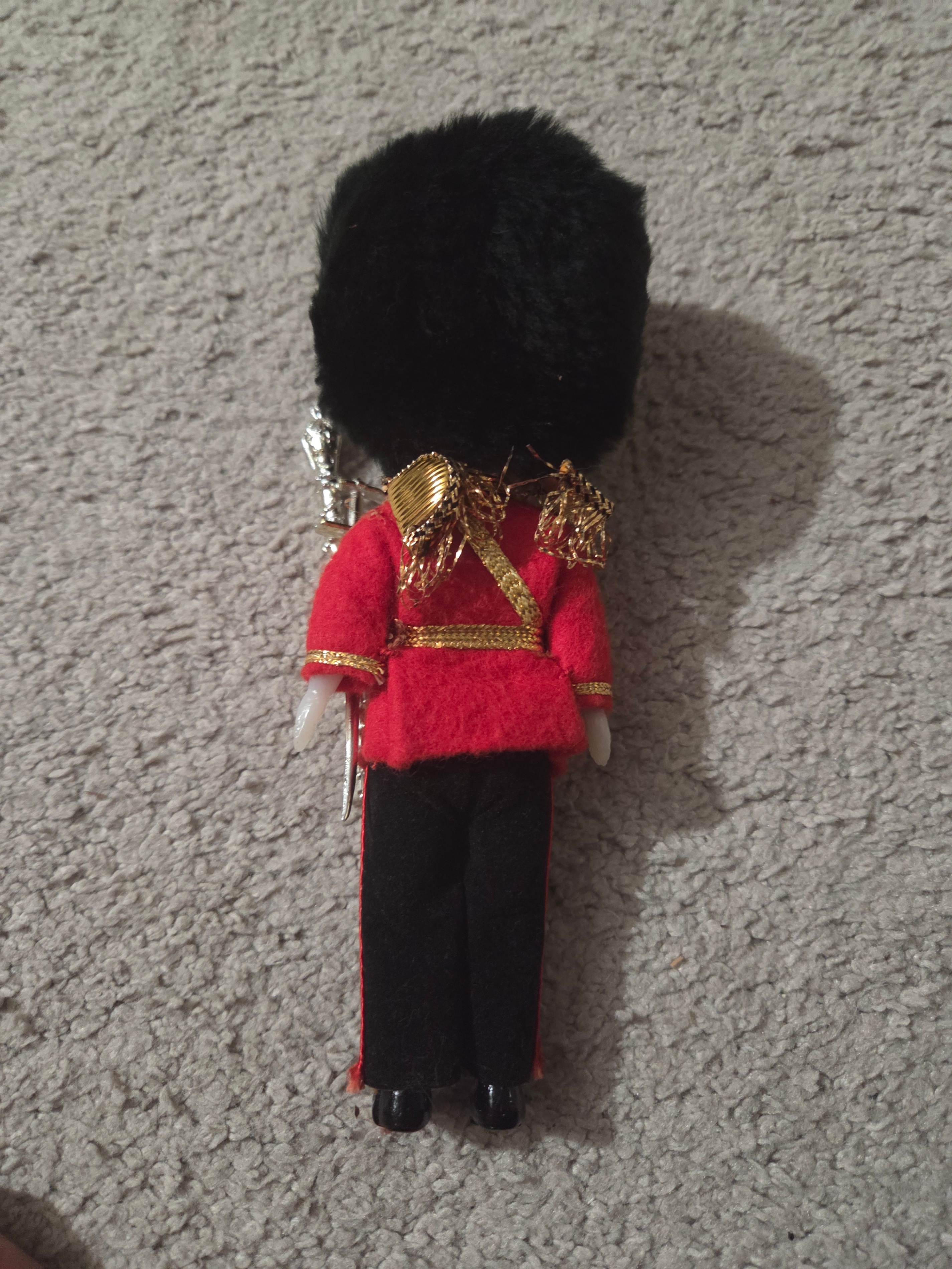 Vintage Empire Made Queen's Guard Souvenir Doll, Orig Tube, 7.5" - photo 3