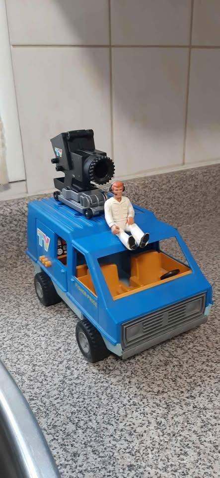 Vintage 1977 309 Fisher Price plastic toy TV reporting van car. - photo 4
