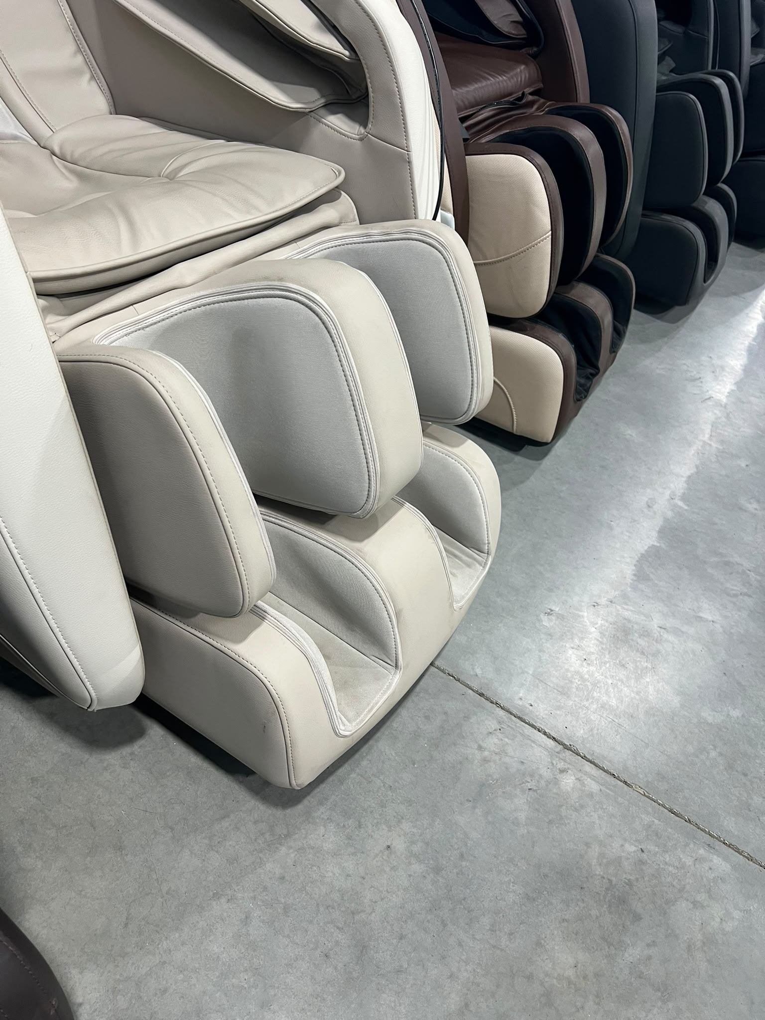 2D Full Body Massage Chair $2199 💆 Brand New - photo 4