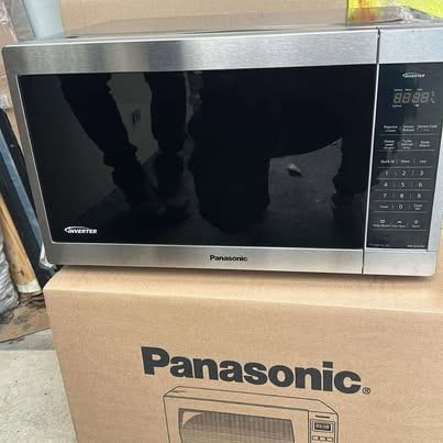 Panasonic NN-SC678C Stainless Microwave — New in Box