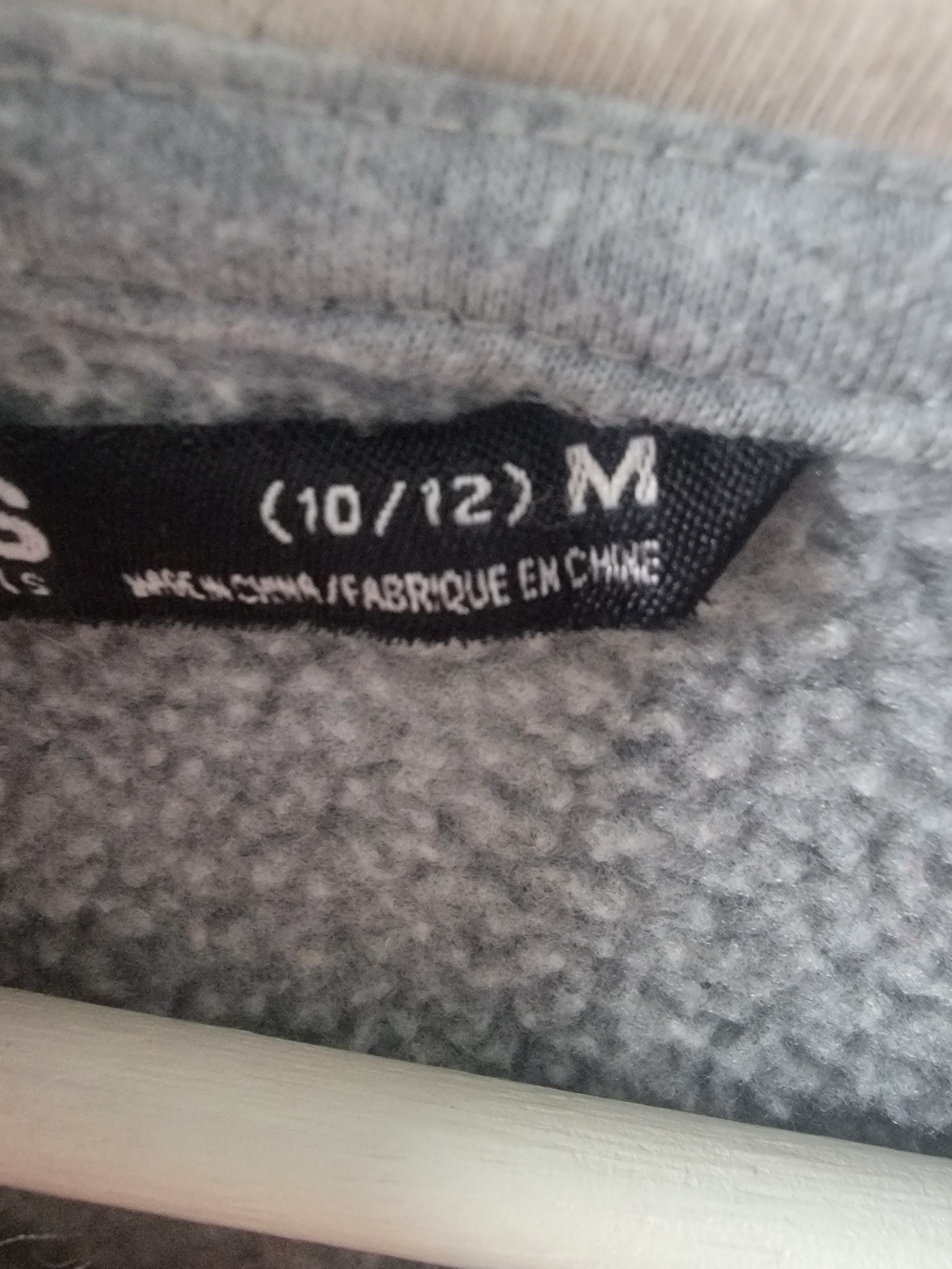 Kids age 10-12 sweater in excellent condition - photo 3