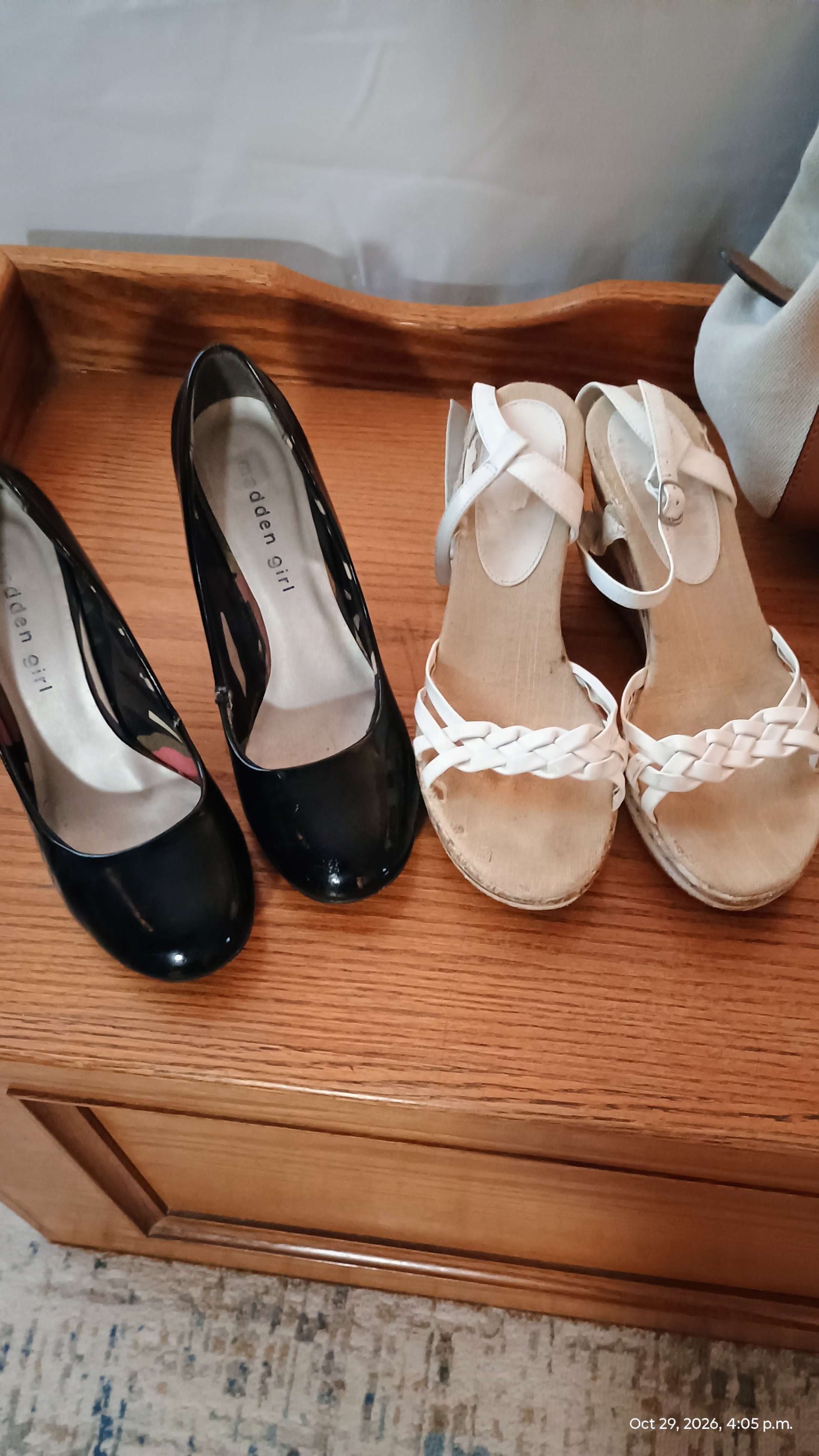 WOMENS’ SHOES AND HANDBAG - photo 2