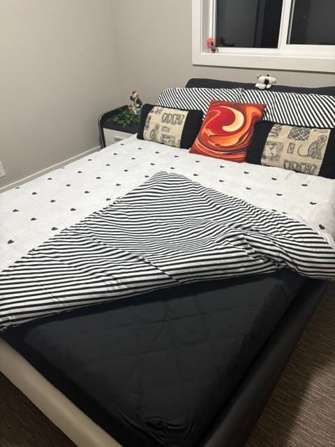 Queen Bedroom Set – Wave Bed, 2 Nightstands + Casper Mattress - photo 2