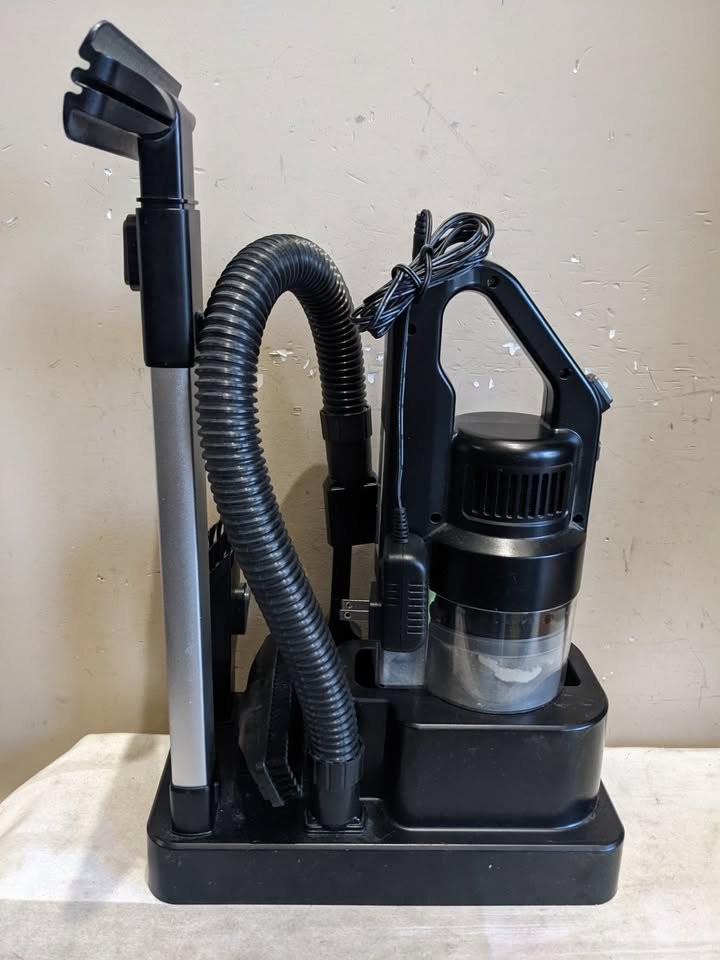 Portable VACUUM, recharge-able, perfect for automobile - photo 2
