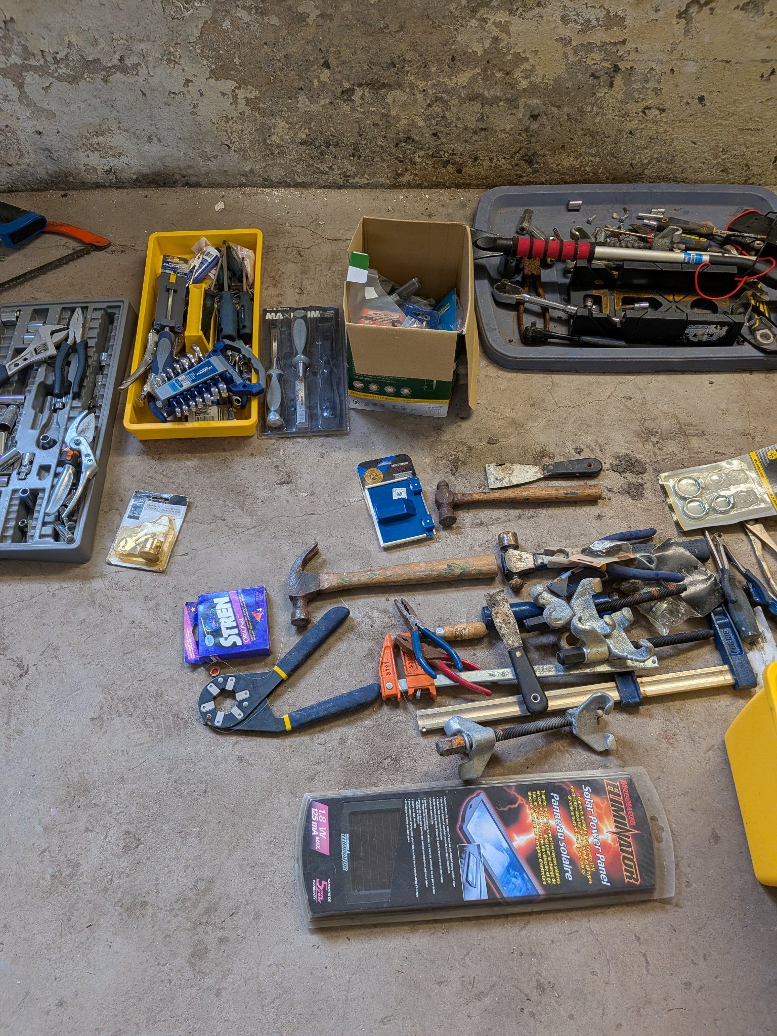 Large Assorted Hand Tool Lot: Saws, Socket Set, Wrenches - photo 2